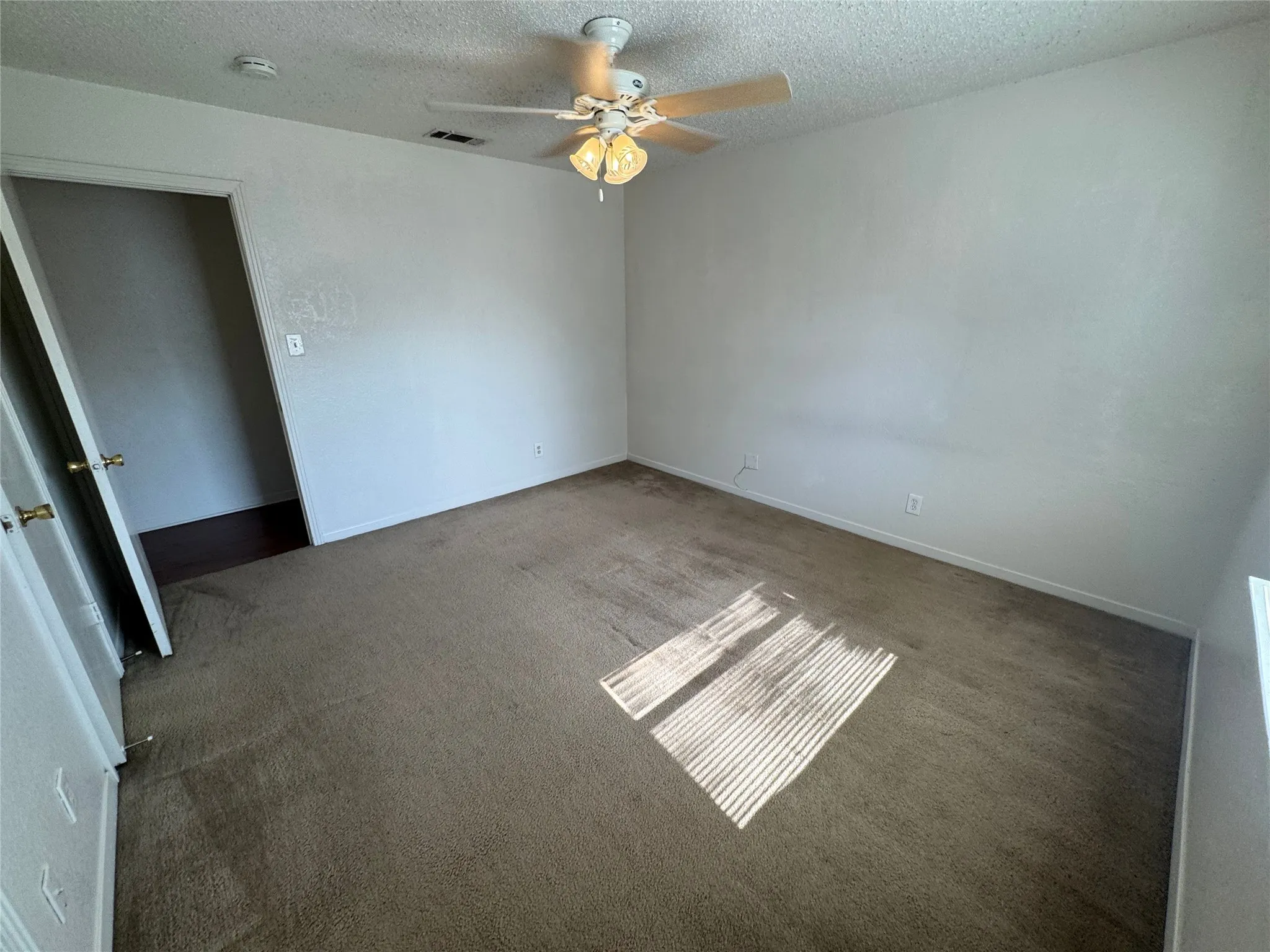 Single Family Residence For Rent in Tarrant County , 7510 Connie Lane, North Richland Hills, Texas 76182, 3 Bedroom, 2 Bathroom, 2 Garage spaces, 1,440 Sqft, built in 1986, mls#21355393, Real Estate Agent in North Richland Hills, Homes For Rent in Tarrant county, Homes For Rent in North Richland Hills, Realtor in North Richland Hills Texas, Real Estate Brokerage Independent Realty Texas, Luminita Cordes Realtor