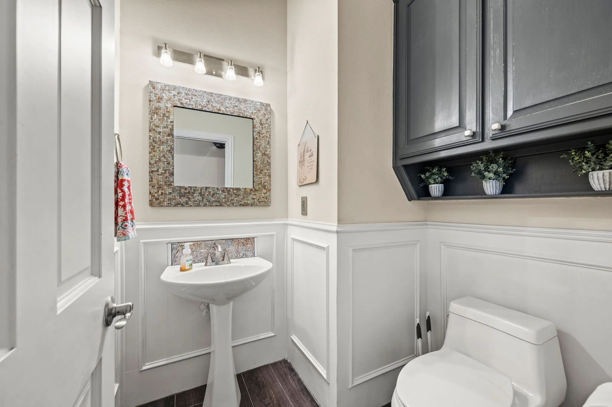 Powder bath first floor
