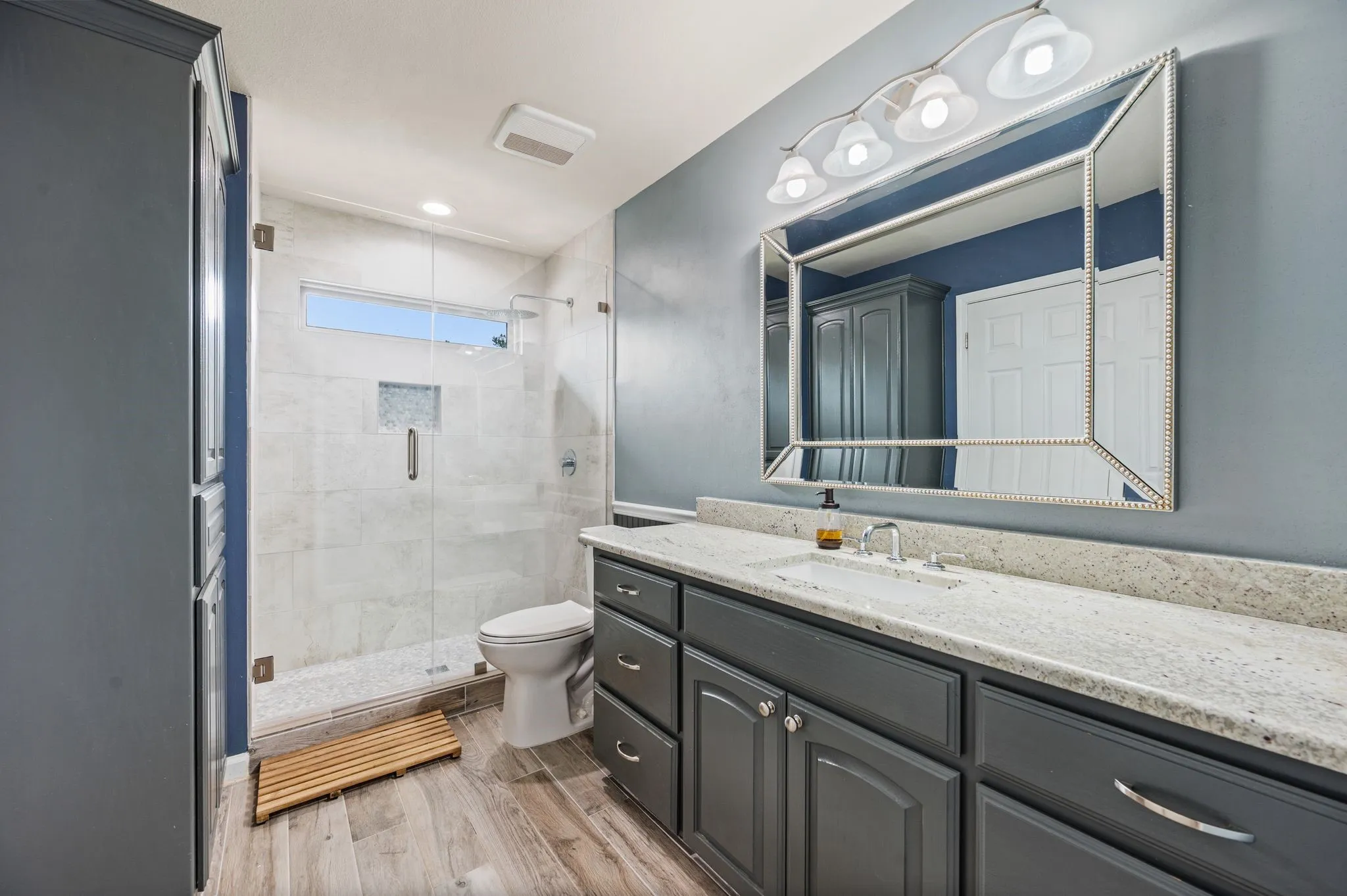 Secondary upstairs ensuite