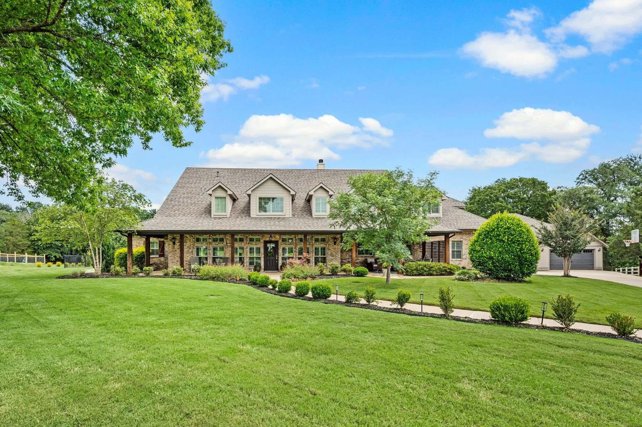 Single Family Residence For Sale in Denton County , 7400 Arabian Circle, Flower Mound, Texas 75022, 4 Bedroom, 5 Bathroom, 3 Garage spaces, 5,066 Sqft, built in 2000, mls#21355363, Real Estate Agent in Flower Mound, Homes For Sale in Denton county, Homes For Sale in Flower Mound, Realtor in Flower Mound Texas, Real Estate Brokerage Independent Realty Texas, Luminita Cordes Realtor
