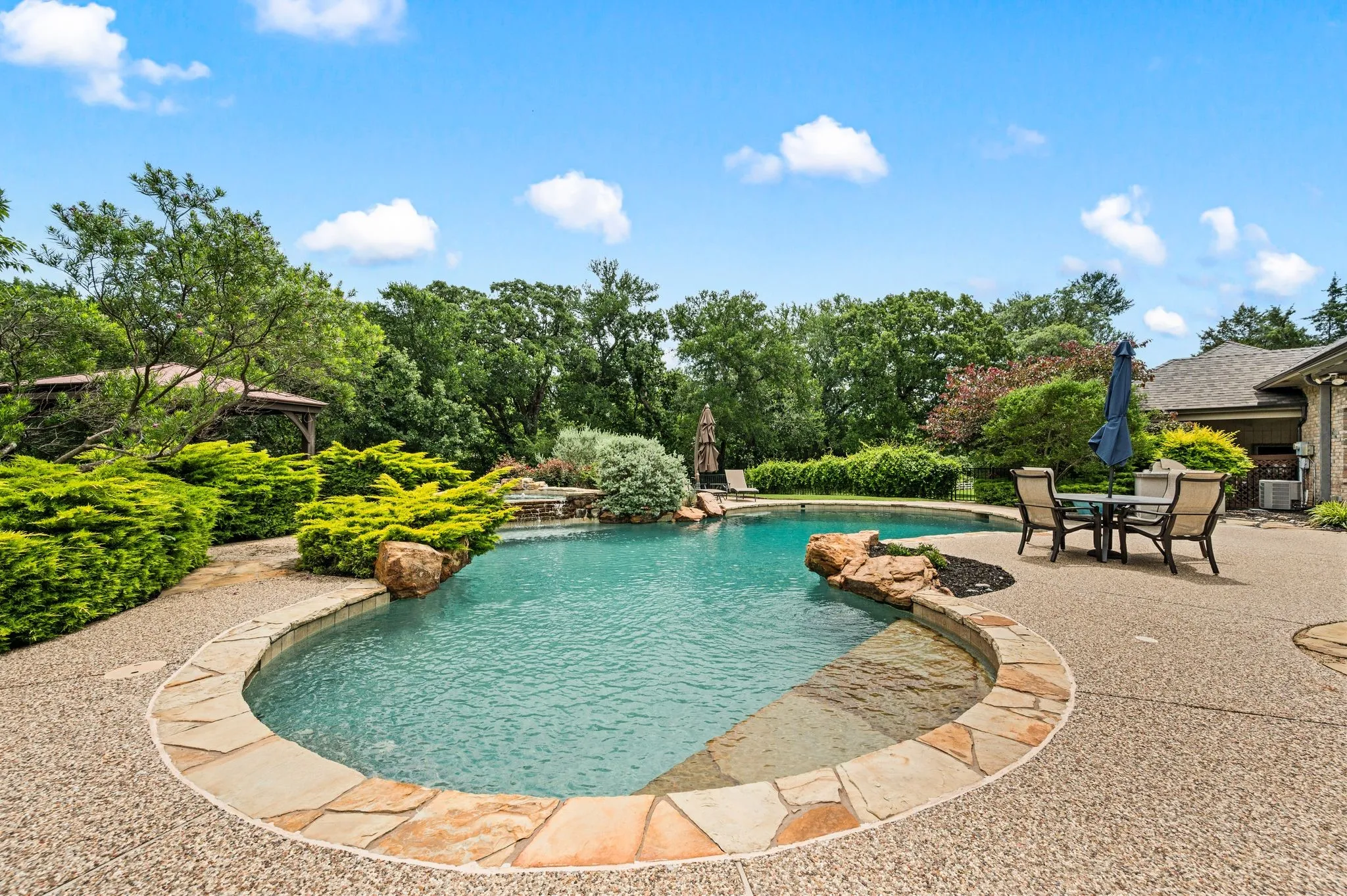 Heated salt water pool & spa