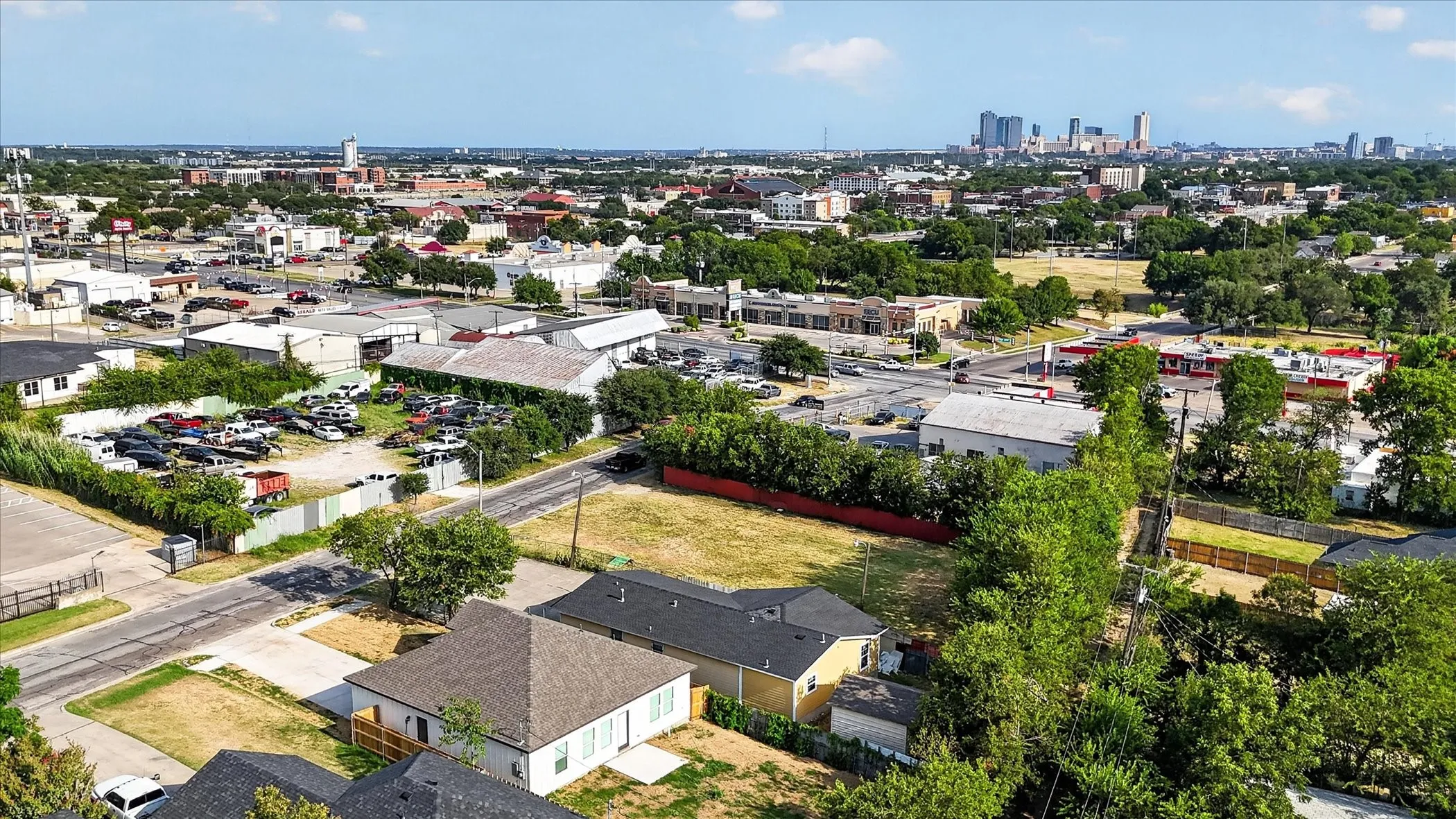 Single Family Residence For Rent in Tarrant County , 2817 Clinton Avenue, Fort Worth, Texas 76106, 3 Bedroom, 2 Bathroom, 2 Garage spaces, 1,260 Sqft, built in 2026, mls#21343461, Real Estate Agent in Fort Worth, Homes For Rent in Tarrant county, Homes For Rent in Fort Worth, Realtor in Fort Worth Texas, Real Estate Brokerage Independent Realty Texas, Luminita Cordes Realtor