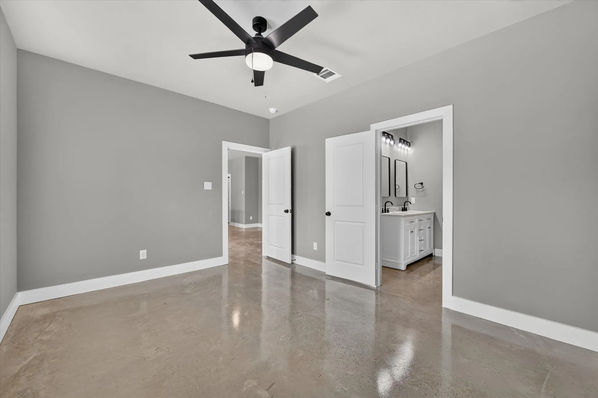 Single Family Residence For Rent in Tarrant County , 2817 Clinton Avenue, Fort Worth, Texas 76106, 3 Bedroom, 2 Bathroom, 2 Garage spaces, 1,260 Sqft, built in 2026, mls#21343461, Real Estate Agent in Fort Worth, Homes For Rent in Tarrant county, Homes For Rent in Fort Worth, Realtor in Fort Worth Texas, Real Estate Brokerage Independent Realty Texas, Luminita Cordes Realtor