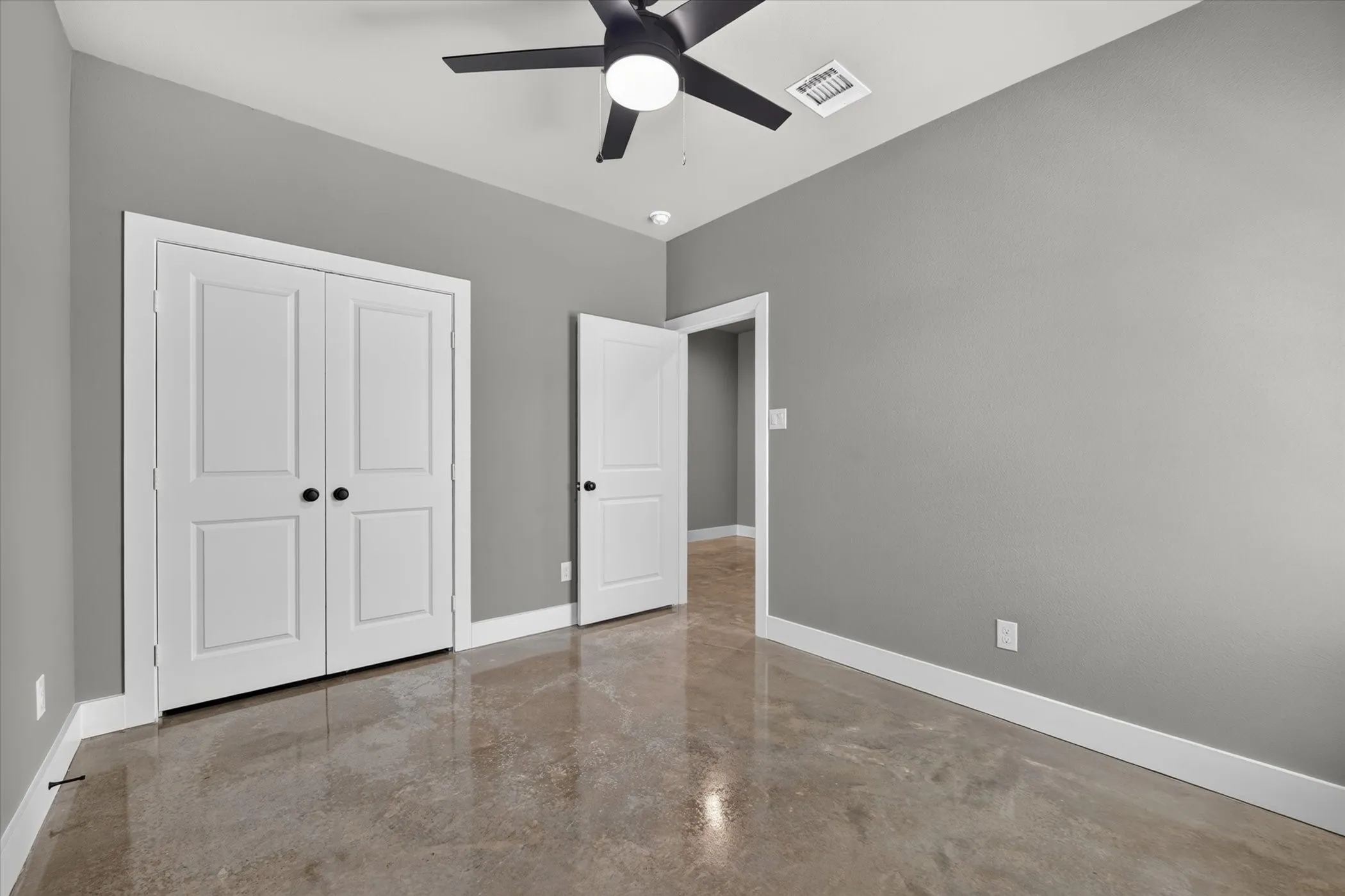 Single Family Residence For Rent in Tarrant County , 2817 Clinton Avenue, Fort Worth, Texas 76106, 3 Bedroom, 2 Bathroom, 2 Garage spaces, 1,260 Sqft, built in 2026, mls#21343461, Real Estate Agent in Fort Worth, Homes For Rent in Tarrant county, Homes For Rent in Fort Worth, Realtor in Fort Worth Texas, Real Estate Brokerage Independent Realty Texas, Luminita Cordes Realtor