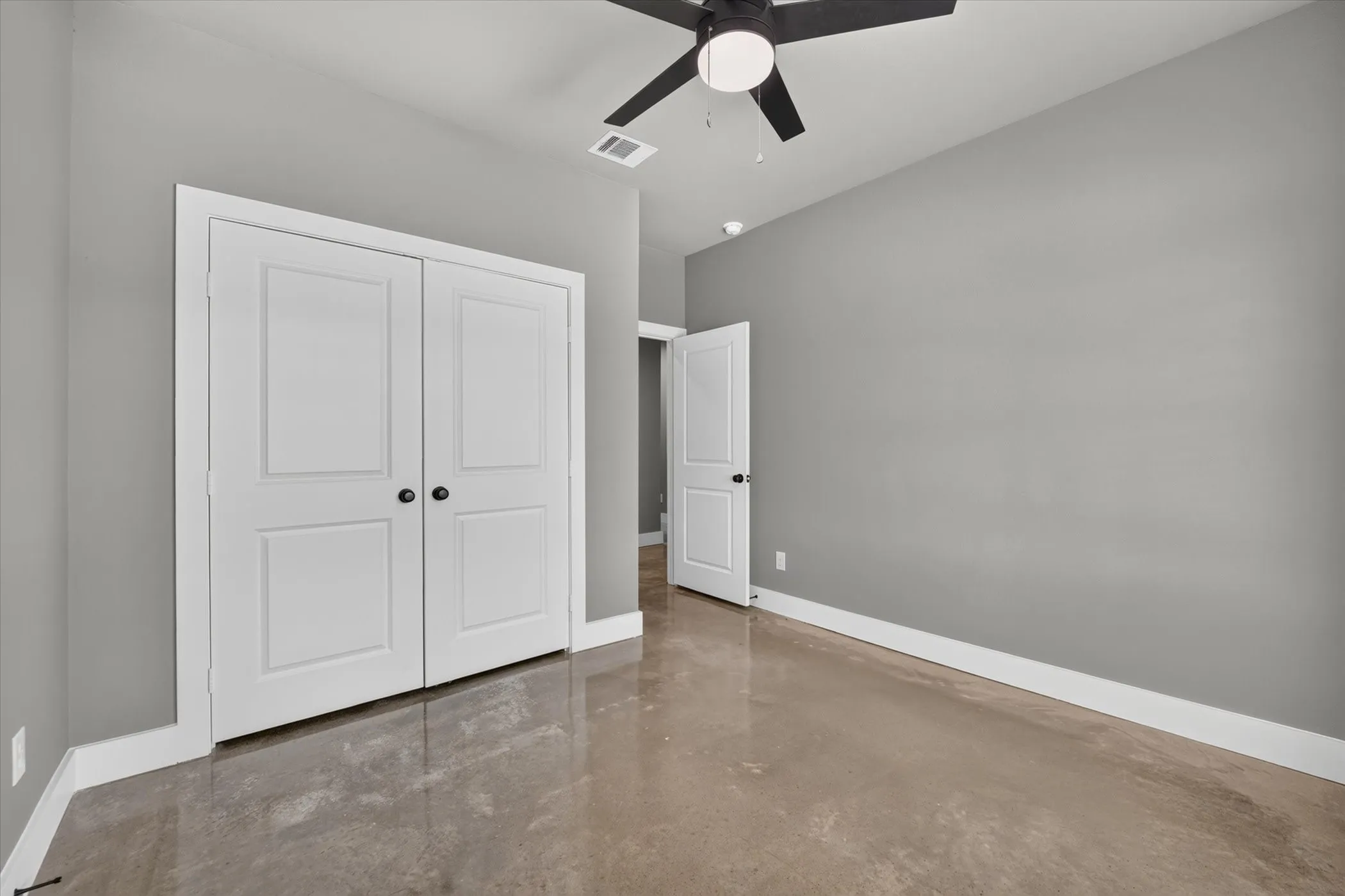 Single Family Residence For Rent in Tarrant County , 2817 Clinton Avenue, Fort Worth, Texas 76106, 3 Bedroom, 2 Bathroom, 2 Garage spaces, 1,260 Sqft, built in 2026, mls#21343461, Real Estate Agent in Fort Worth, Homes For Rent in Tarrant county, Homes For Rent in Fort Worth, Realtor in Fort Worth Texas, Real Estate Brokerage Independent Realty Texas, Luminita Cordes Realtor