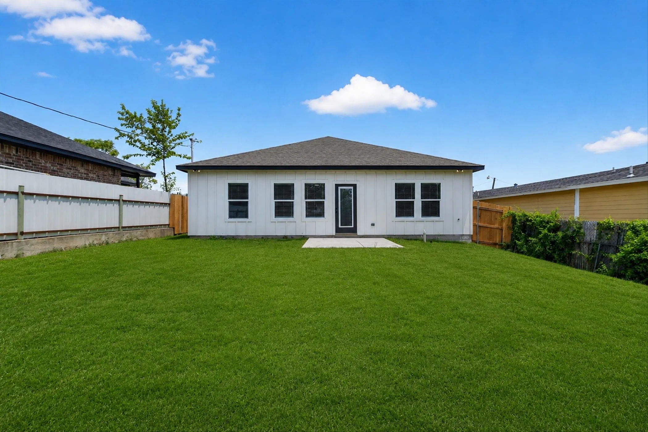 Private backyard with cement​​‌​​​​‌​​‌‌​‌‌​​​‌‌​‌​‌​‌​​​‌​​ patio.