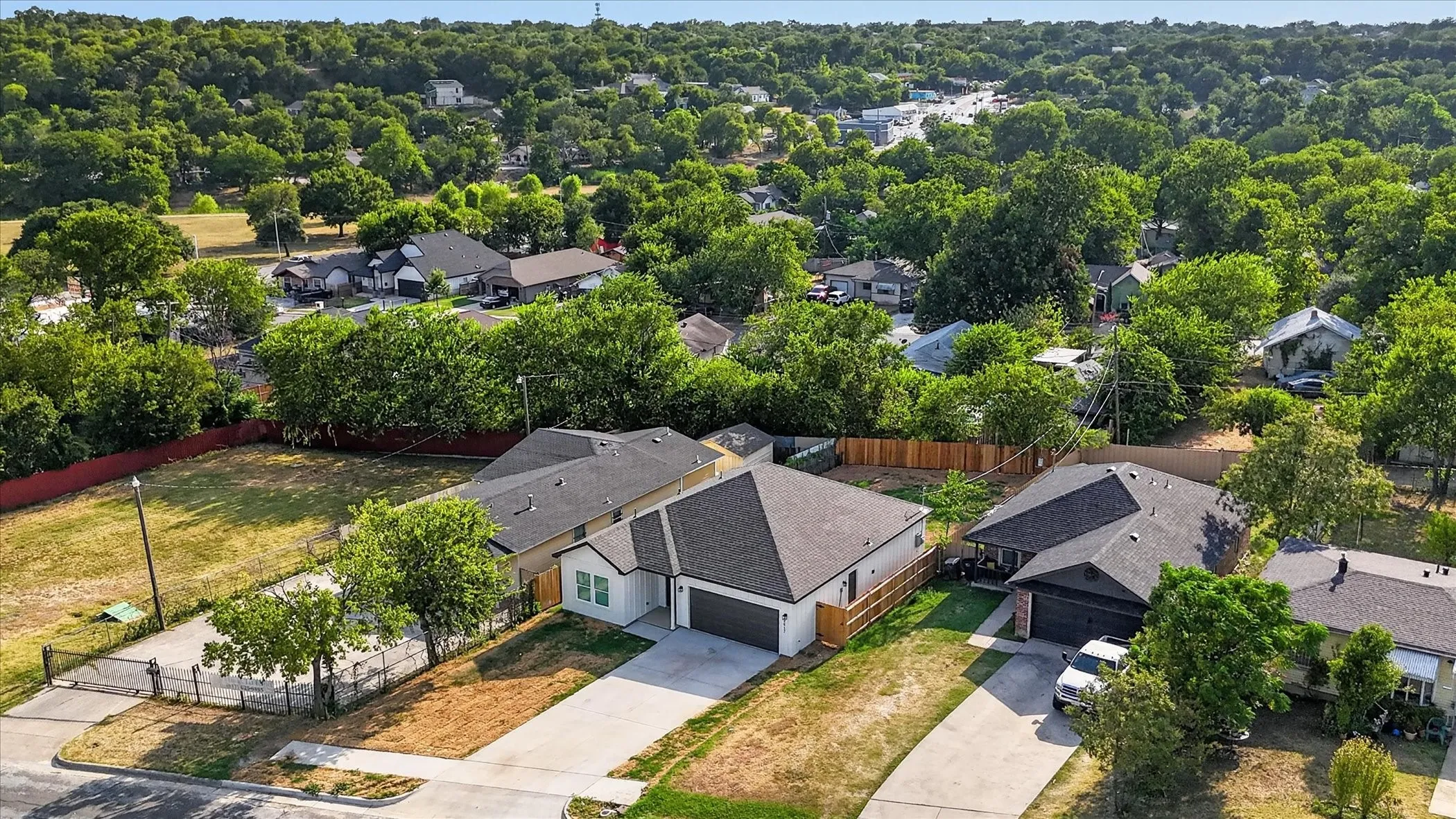 Single Family Residence For Rent in Tarrant County , 2817 Clinton Avenue, Fort Worth, Texas 76106, 3 Bedroom, 2 Bathroom, 2 Garage spaces, 1,260 Sqft, built in 2026, mls#21343461, Real Estate Agent in Fort Worth, Homes For Rent in Tarrant county, Homes For Rent in Fort Worth, Realtor in Fort Worth Texas, Real Estate Brokerage Independent Realty Texas, Luminita Cordes Realtor
