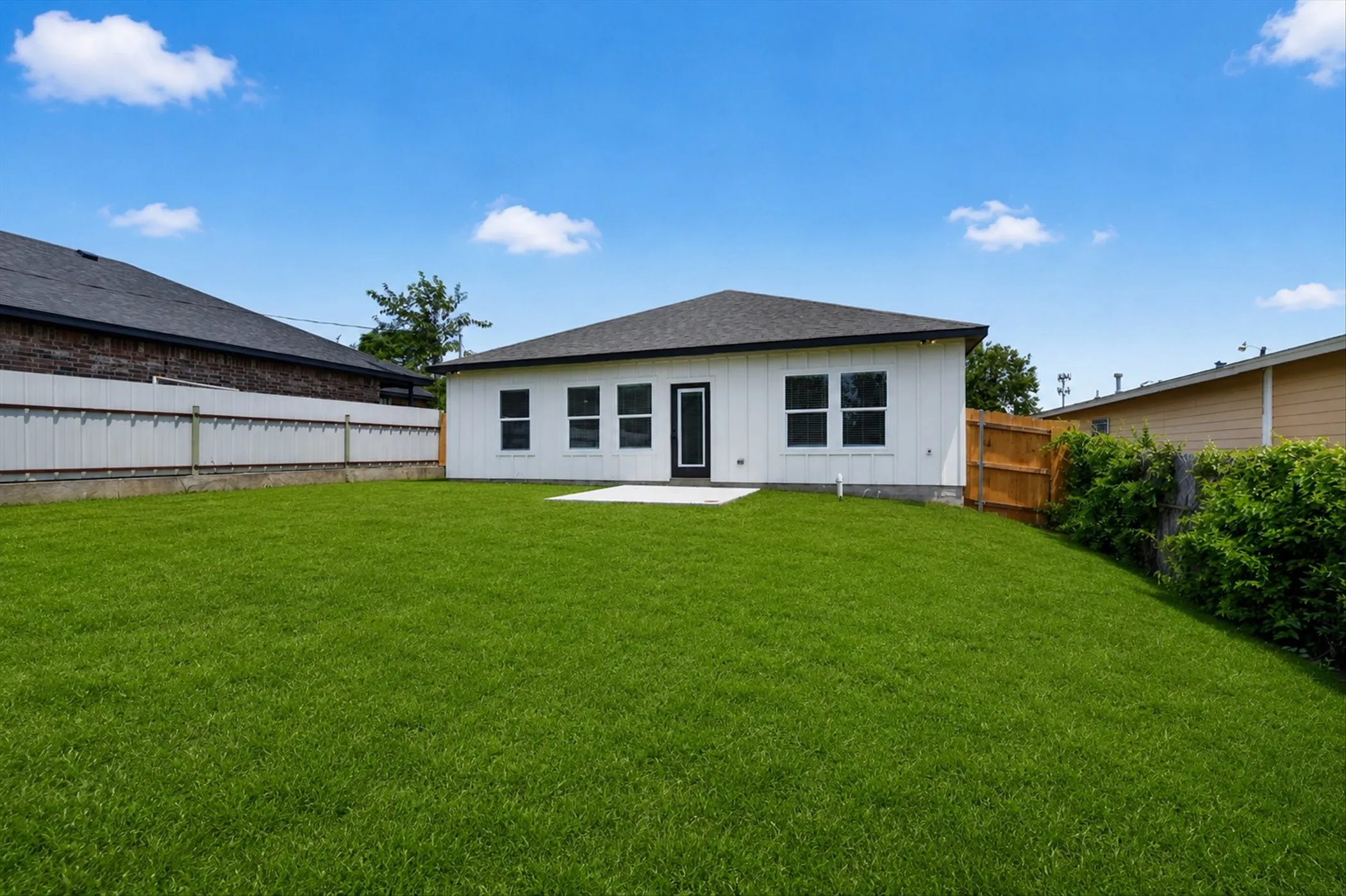 Single Family Residence For Rent in Tarrant County , 2817 Clinton Avenue, Fort Worth, Texas 76106, 3 Bedroom, 2 Bathroom, 2 Garage spaces, 1,260 Sqft, built in 2026, mls#21343461, Real Estate Agent in Fort Worth, Homes For Rent in Tarrant county, Homes For Rent in Fort Worth, Realtor in Fort Worth Texas, Real Estate Brokerage Independent Realty Texas, Luminita Cordes Realtor
