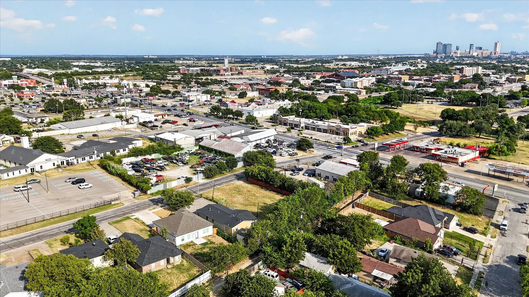 Single Family Residence For Rent in Tarrant County , 2817 Clinton Avenue, Fort Worth, Texas 76106, 3 Bedroom, 2 Bathroom, 2 Garage spaces, 1,260 Sqft, built in 2026, mls#21343461, Real Estate Agent in Fort Worth, Homes For Rent in Tarrant county, Homes For Rent in Fort Worth, Realtor in Fort Worth Texas, Real Estate Brokerage Independent Realty Texas, Luminita Cordes Realtor