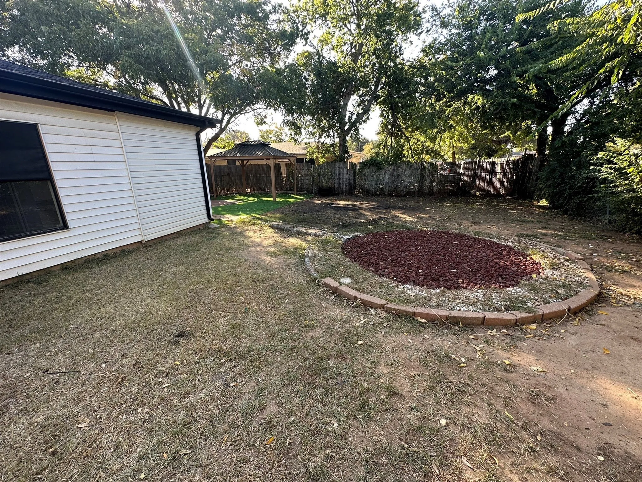 Single Family Residence For Sale in Tarrant County , 3905 Dakota Trail, Lake Worth, Texas 76135, 4 Bedroom, 2 Bathroom, Garage spaces, 1,915 Sqft, built in 1959, mls#21355397, Real Estate Agent in Lake Worth, Homes For Sale in Tarrant county, Homes For Sale in Lake Worth, Realtor in Lake Worth Texas, Real Estate Brokerage Independent Realty Texas, Luminita Cordes Realtor