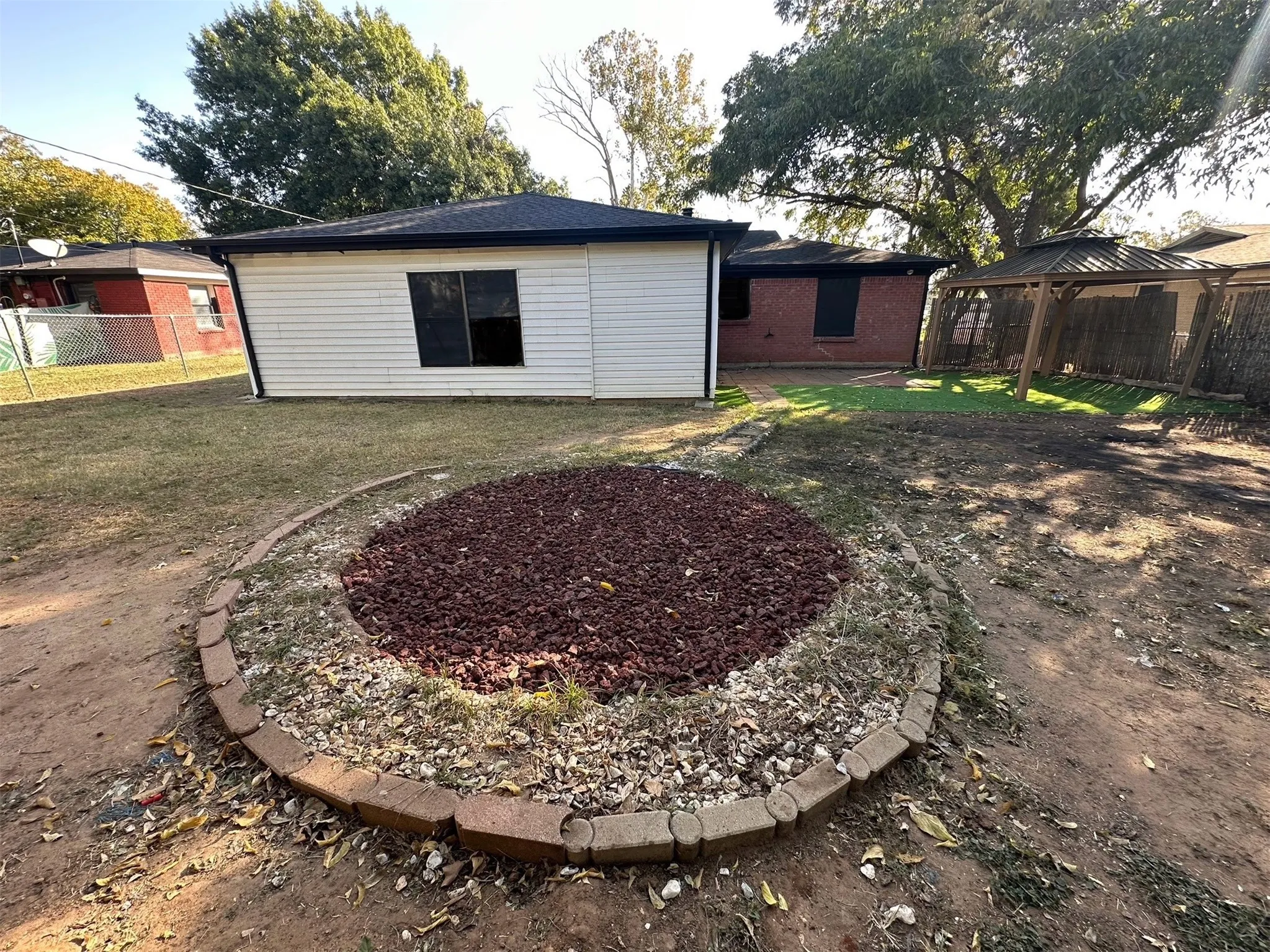 Single Family Residence For Sale in Tarrant County , 3905 Dakota Trail, Lake Worth, Texas 76135, 4 Bedroom, 2 Bathroom, Garage spaces, 1,915 Sqft, built in 1959, mls#21355397, Real Estate Agent in Lake Worth, Homes For Sale in Tarrant county, Homes For Sale in Lake Worth, Realtor in Lake Worth Texas, Real Estate Brokerage Independent Realty Texas, Luminita Cordes Realtor