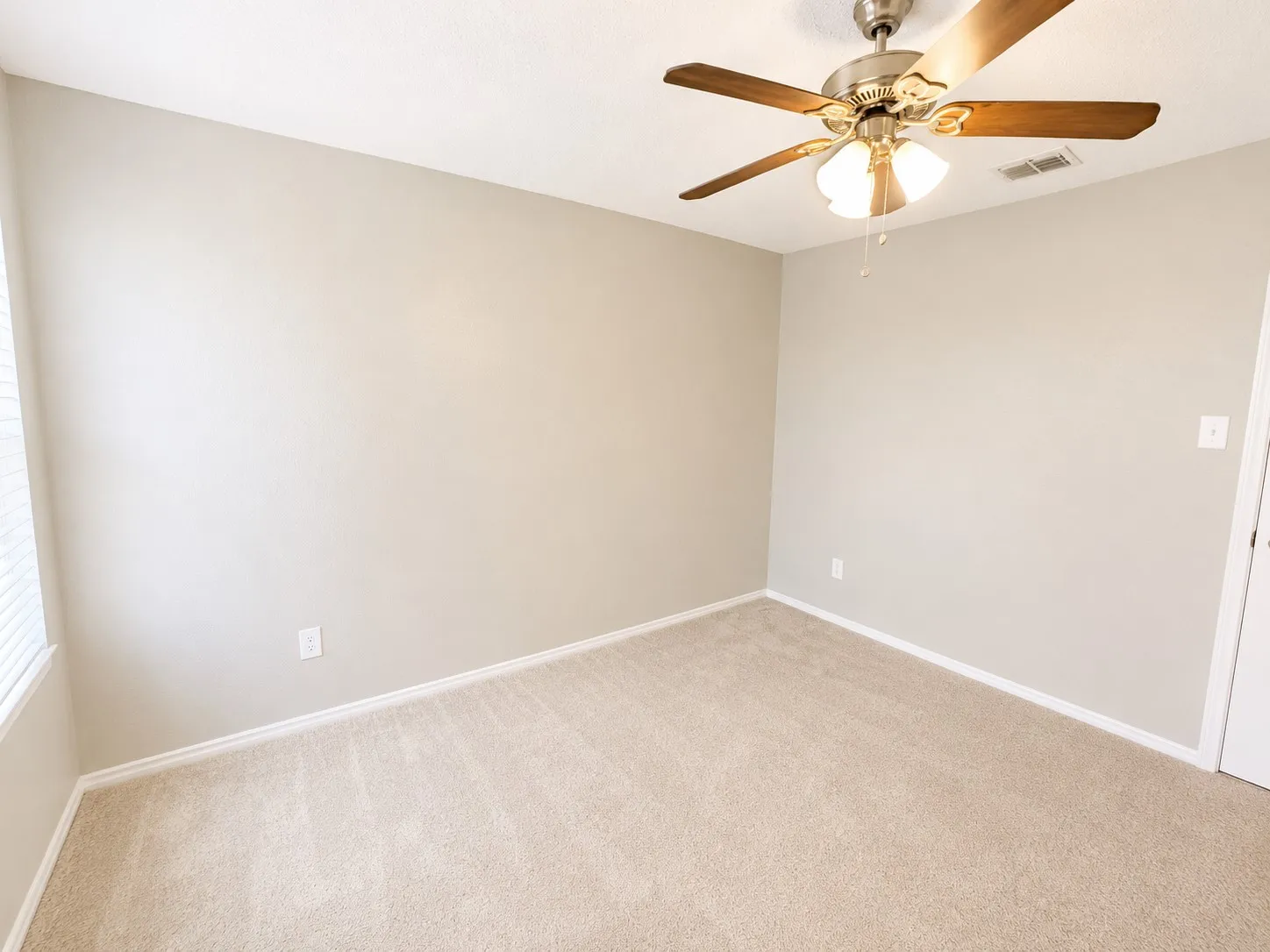 Single Family Residence For Sale in Denton County , 3402 Friesian Court, Denton, Texas 76210, 3 Bedroom, 2 Bathroom, 2 Garage spaces, 1,647 Sqft, built in 2004, mls#21355309, Real Estate Agent in Denton, Homes For Sale in Denton county, Homes For Sale in Denton, Realtor in Denton Texas, Real Estate Brokerage Independent Realty Texas, Luminita Cordes Realtor