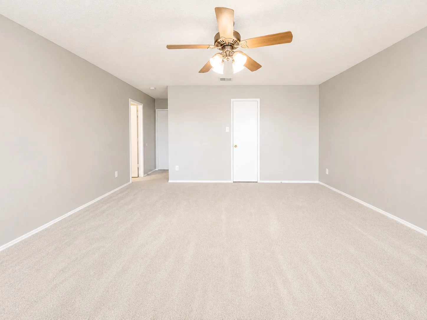 Single Family Residence For Sale in Denton County , 3402 Friesian Court, Denton, Texas 76210, 3 Bedroom, 2 Bathroom, 2 Garage spaces, 1,647 Sqft, built in 2004, mls#21355309, Real Estate Agent in Denton, Homes For Sale in Denton county, Homes For Sale in Denton, Realtor in Denton Texas, Real Estate Brokerage Independent Realty Texas, Luminita Cordes Realtor