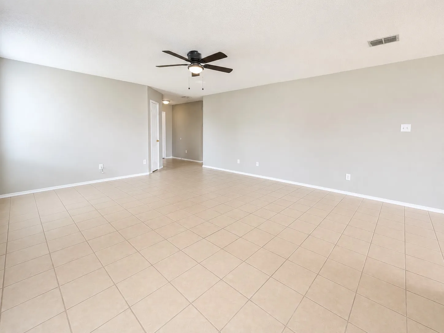 Single Family Residence For Sale in Denton County , 3402 Friesian Court, Denton, Texas 76210, 3 Bedroom, 2 Bathroom, 2 Garage spaces, 1,647 Sqft, built in 2004, mls#21355309, Real Estate Agent in Denton, Homes For Sale in Denton county, Homes For Sale in Denton, Realtor in Denton Texas, Real Estate Brokerage Independent Realty Texas, Luminita Cordes Realtor