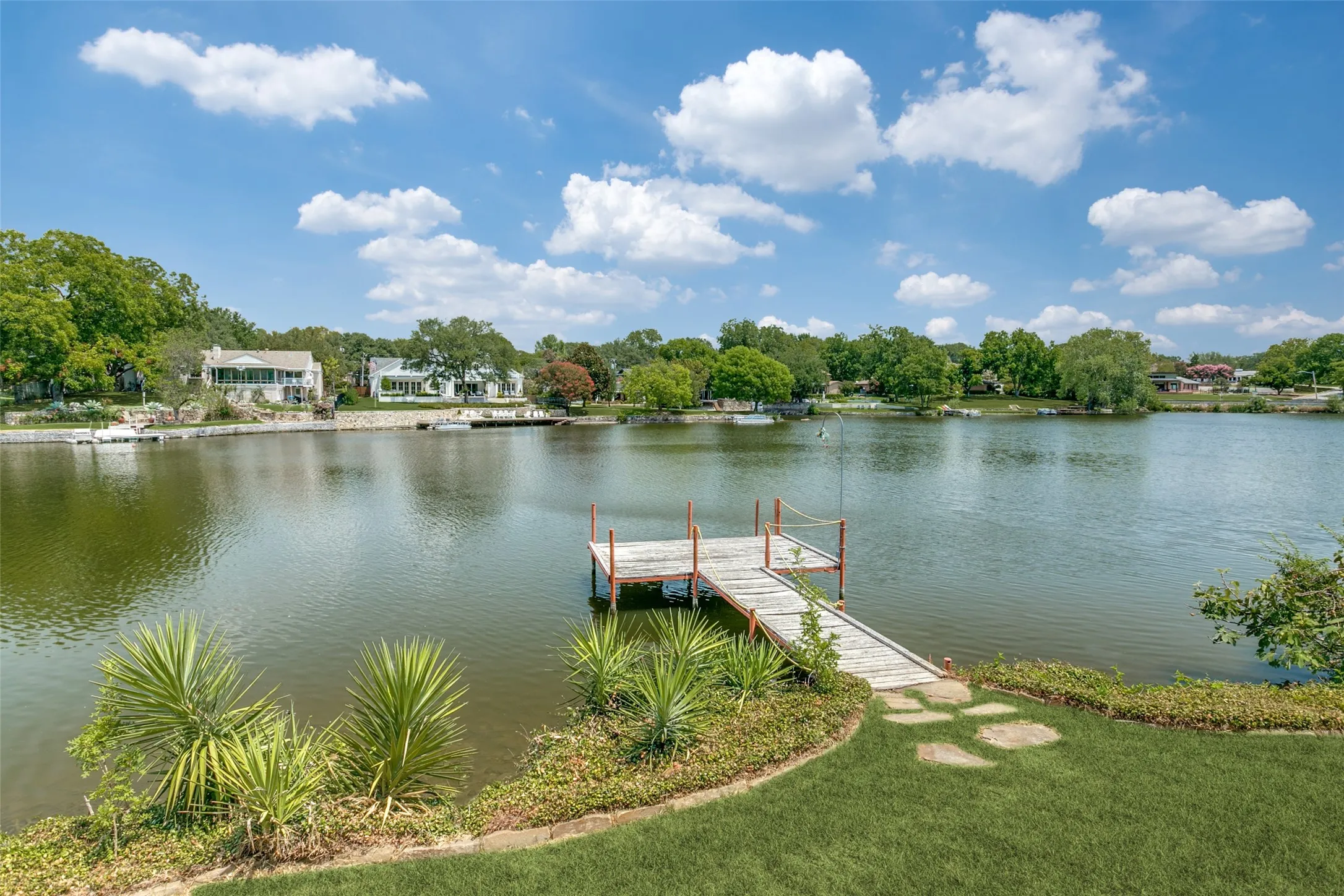 Single Family Residence For Sale in Tarrant County , 4121 Rowan Drive, Fort Worth, Texas 76116, 0, 0, Garage spaces, 5,519 Sqft, built in 1968, mls#21352758, Real Estate Agent in Fort Worth, Homes For Sale in Tarrant county, Homes For Sale in Fort Worth, Realtor in Fort Worth Texas, Real Estate Brokerage Independent Realty Texas, Luminita Cordes Realtor
