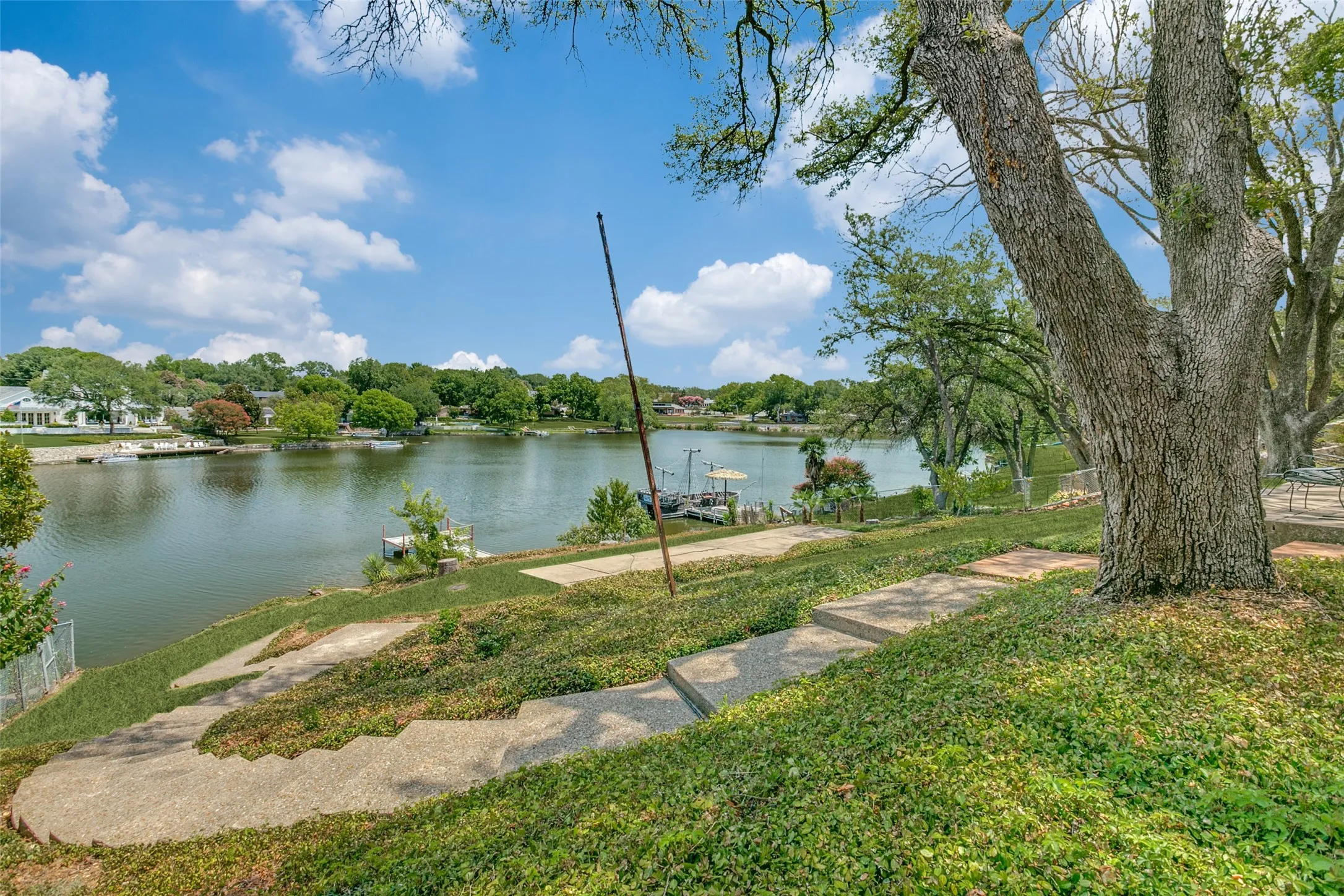 Single Family Residence For Sale in Tarrant County , 4121 Rowan Drive, Fort Worth, Texas 76116, 0, 0, Garage spaces, 5,519 Sqft, built in 1968, mls#21352758, Real Estate Agent in Fort Worth, Homes For Sale in Tarrant county, Homes For Sale in Fort Worth, Realtor in Fort Worth Texas, Real Estate Brokerage Independent Realty Texas, Luminita Cordes Realtor