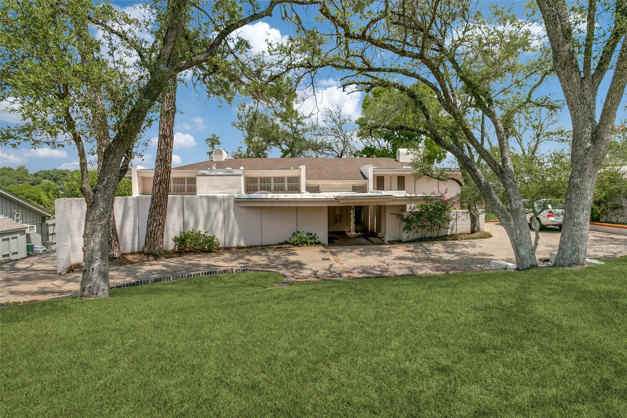 Single Family Residence For Sale in Tarrant County , 4121 Rowan Drive, Fort Worth, Texas 76116, 0, 0, Garage spaces, 5,519 Sqft, built in 1968, mls#21352758, Real Estate Agent in Fort Worth, Homes For Sale in Tarrant county, Homes For Sale in Fort Worth, Realtor in Fort Worth Texas, Real Estate Brokerage Independent Realty Texas, Luminita Cordes Realtor