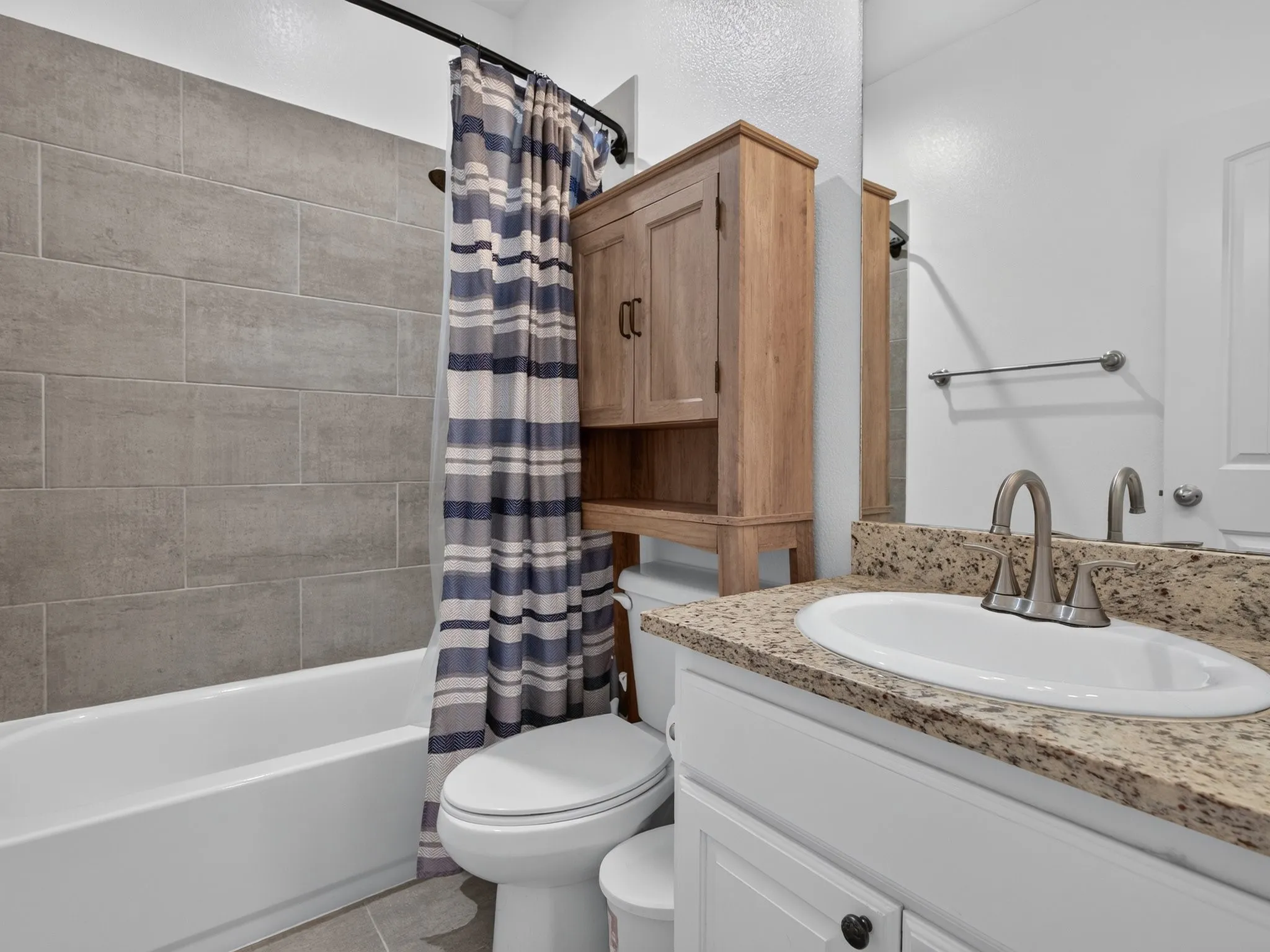 Full hall bathroom serving the second and third bedrooms.