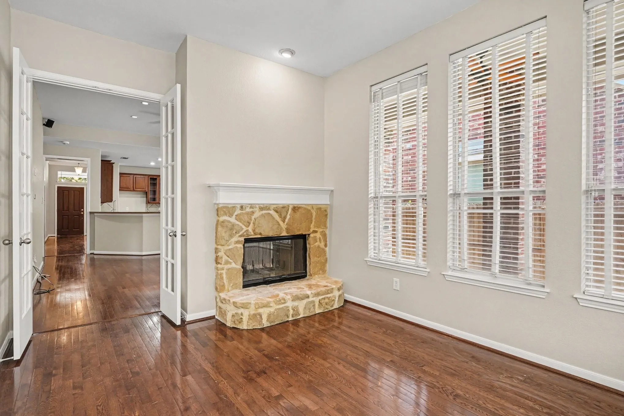 Single Family Residence For Sale in Tarrant County , 9805 Lacey Lane, Fort Worth, Texas 76244, 4 Bedroom, 3 Bathroom, 3 Garage spaces, 2,630 Sqft, built in 2004, mls#21354588, Real Estate Agent in Fort Worth, Homes For Sale in Tarrant county, Homes For Sale in Fort Worth, Realtor in Fort Worth Texas, Real Estate Brokerage Independent Realty Texas, Luminita Cordes Realtor