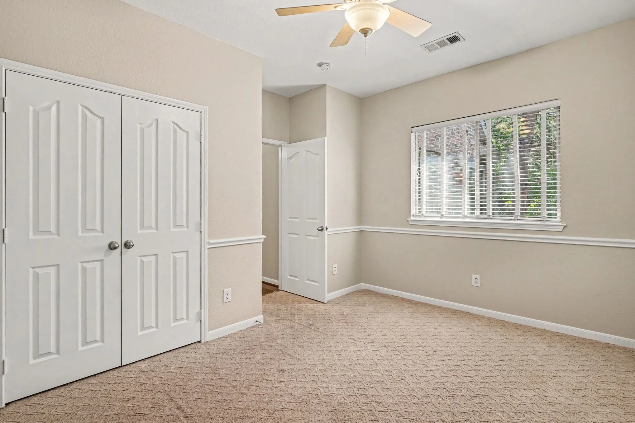 Single Family Residence For Sale in Tarrant County , 9805 Lacey Lane, Fort Worth, Texas 76244, 4 Bedroom, 3 Bathroom, 3 Garage spaces, 2,630 Sqft, built in 2004, mls#21354588, Real Estate Agent in Fort Worth, Homes For Sale in Tarrant county, Homes For Sale in Fort Worth, Realtor in Fort Worth Texas, Real Estate Brokerage Independent Realty Texas, Luminita Cordes Realtor