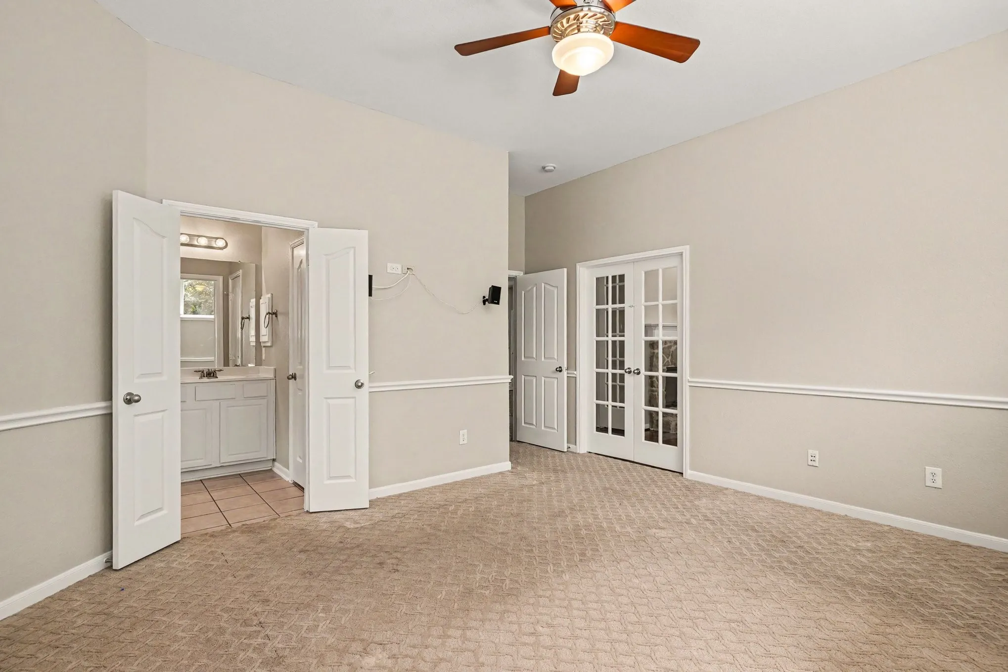 Single Family Residence For Sale in Tarrant County , 9805 Lacey Lane, Fort Worth, Texas 76244, 4 Bedroom, 3 Bathroom, 3 Garage spaces, 2,630 Sqft, built in 2004, mls#21354588, Real Estate Agent in Fort Worth, Homes For Sale in Tarrant county, Homes For Sale in Fort Worth, Realtor in Fort Worth Texas, Real Estate Brokerage Independent Realty Texas, Luminita Cordes Realtor
