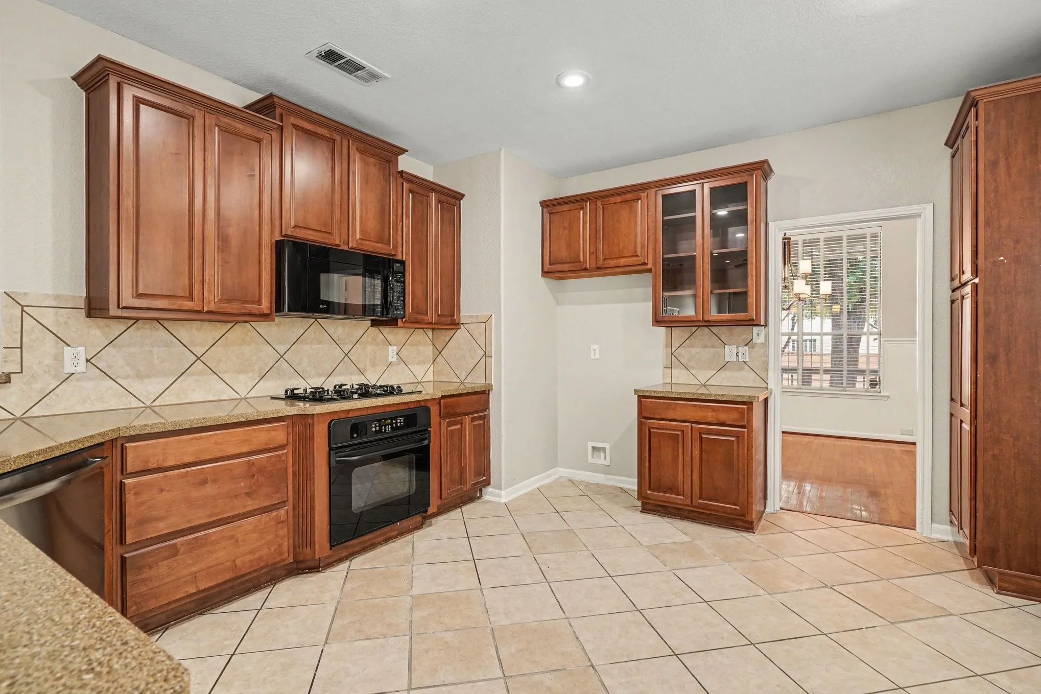 Single Family Residence For Sale in Tarrant County , 9805 Lacey Lane, Fort Worth, Texas 76244, 4 Bedroom, 3 Bathroom, 3 Garage spaces, 2,630 Sqft, built in 2004, mls#21354588, Real Estate Agent in Fort Worth, Homes For Sale in Tarrant county, Homes For Sale in Fort Worth, Realtor in Fort Worth Texas, Real Estate Brokerage Independent Realty Texas, Luminita Cordes Realtor