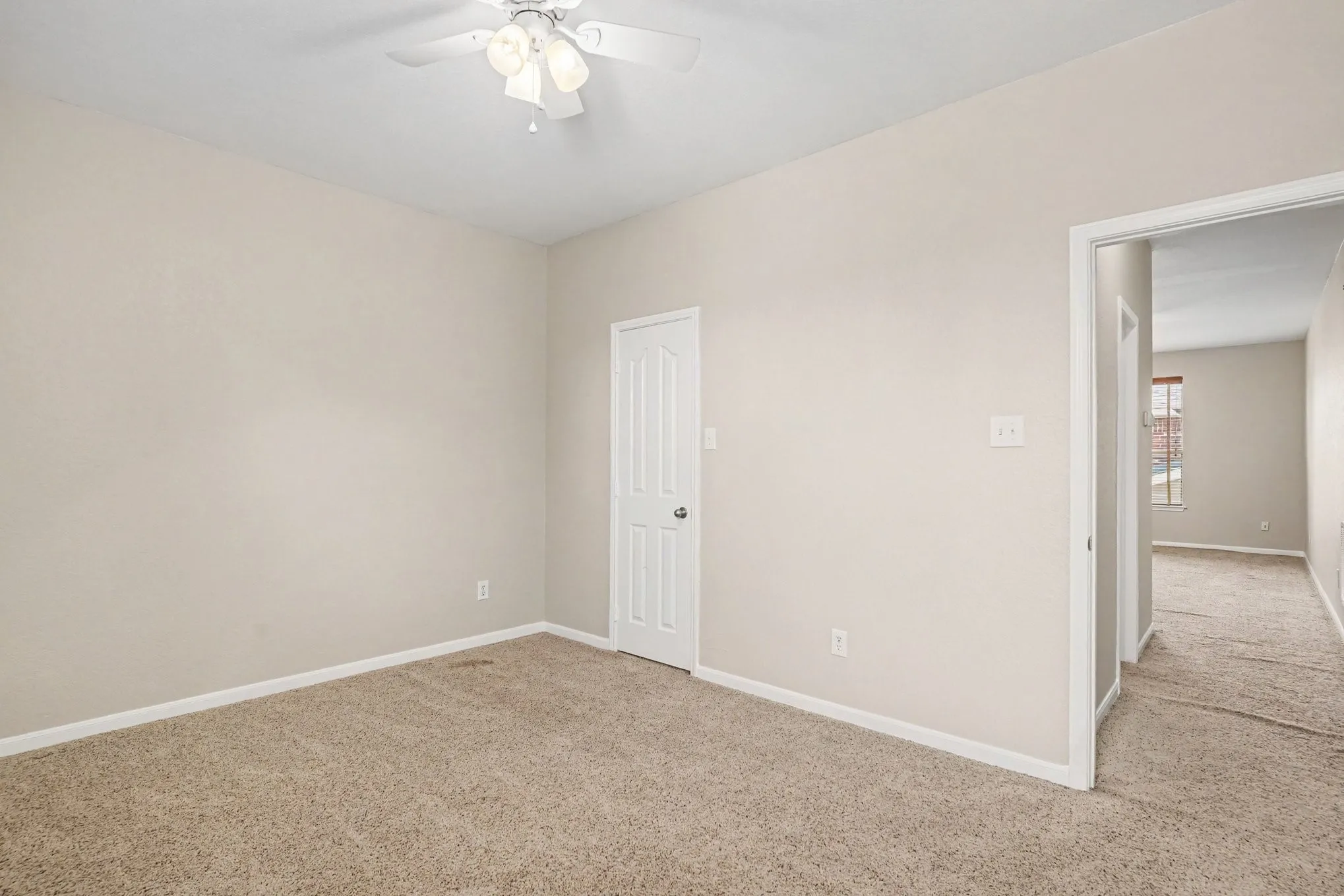 Single Family Residence For Sale in Tarrant County , 9805 Lacey Lane, Fort Worth, Texas 76244, 4 Bedroom, 3 Bathroom, 3 Garage spaces, 2,630 Sqft, built in 2004, mls#21354588, Real Estate Agent in Fort Worth, Homes For Sale in Tarrant county, Homes For Sale in Fort Worth, Realtor in Fort Worth Texas, Real Estate Brokerage Independent Realty Texas, Luminita Cordes Realtor