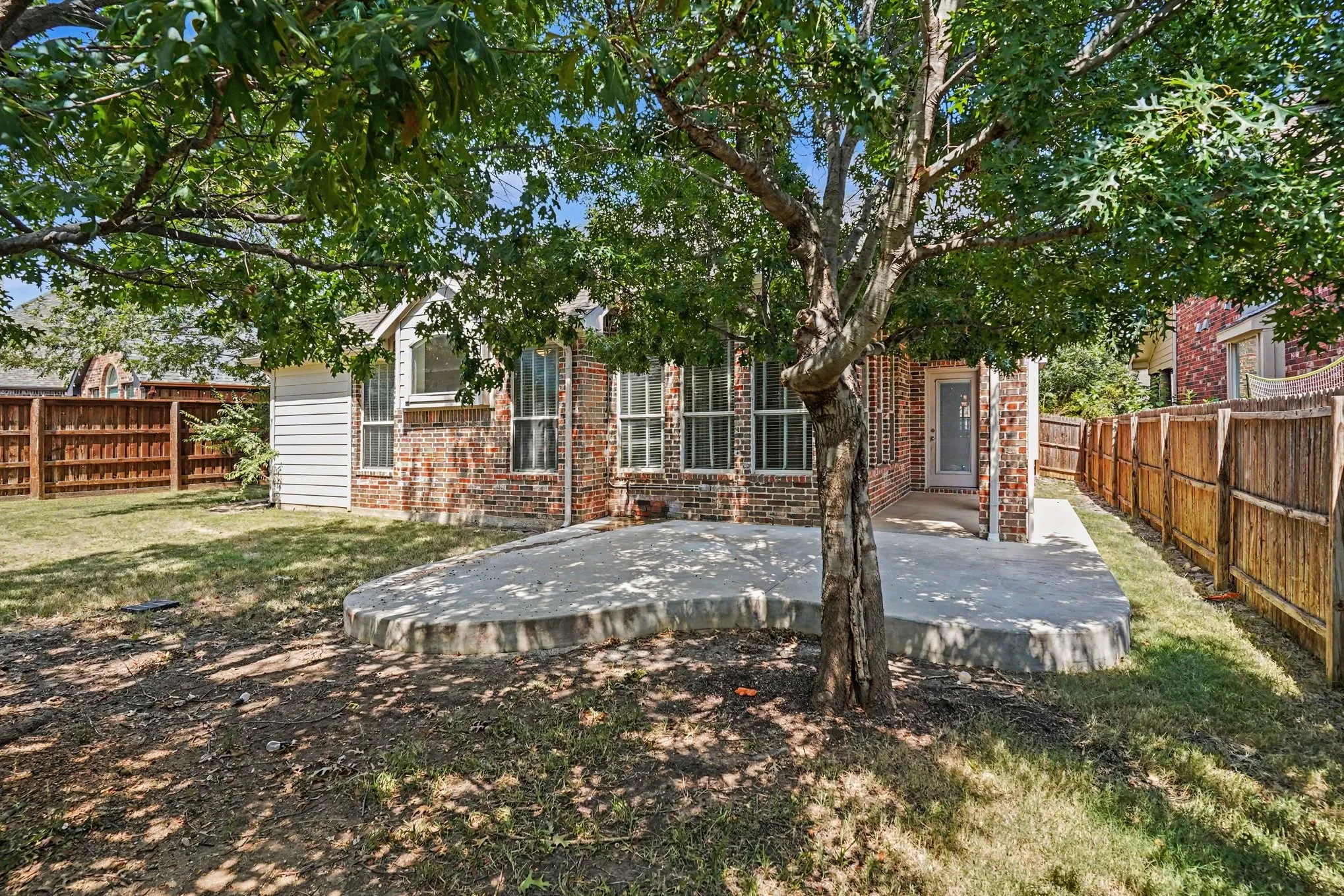Single Family Residence For Sale in Tarrant County , 9805 Lacey Lane, Fort Worth, Texas 76244, 4 Bedroom, 3 Bathroom, 3 Garage spaces, 2,630 Sqft, built in 2004, mls#21354588, Real Estate Agent in Fort Worth, Homes For Sale in Tarrant county, Homes For Sale in Fort Worth, Realtor in Fort Worth Texas, Real Estate Brokerage Independent Realty Texas, Luminita Cordes Realtor