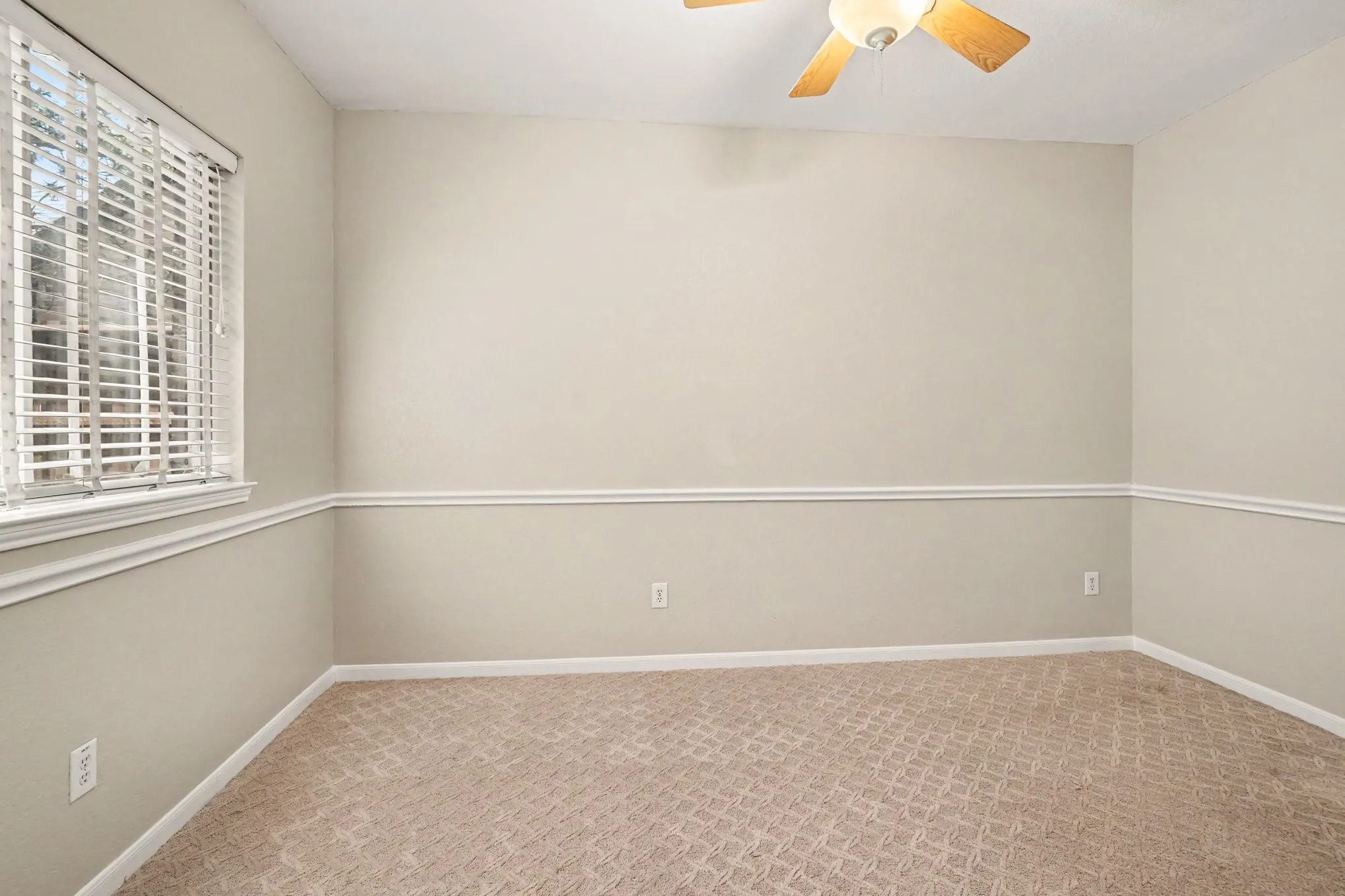 Single Family Residence For Sale in Tarrant County , 9805 Lacey Lane, Fort Worth, Texas 76244, 4 Bedroom, 3 Bathroom, 3 Garage spaces, 2,630 Sqft, built in 2004, mls#21354588, Real Estate Agent in Fort Worth, Homes For Sale in Tarrant county, Homes For Sale in Fort Worth, Realtor in Fort Worth Texas, Real Estate Brokerage Independent Realty Texas, Luminita Cordes Realtor