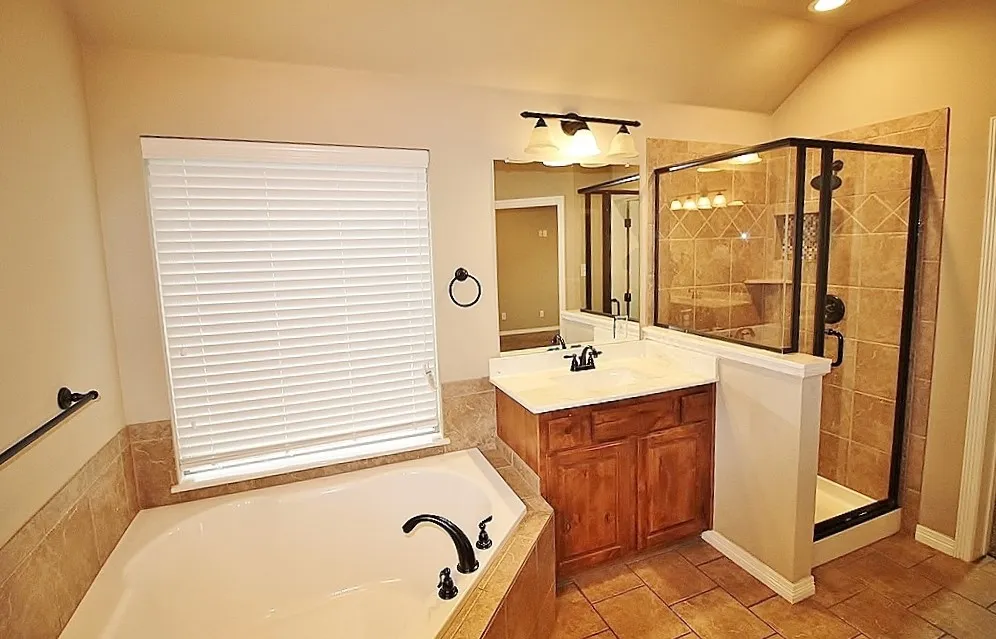 Single Family Residence For Rent in Ellis County , 122 Sierra Drive, Waxahachie, Texas 75167, 3 Bedroom, 2 Bathroom, 2 Garage spaces, 1,697 Sqft, built in 2012, mls#21355422, Real Estate Agent in Waxahachie, Homes For Rent in Ellis county, Homes For Rent in Waxahachie, Realtor in Waxahachie Texas, Real Estate Brokerage Independent Realty Texas, Luminita Cordes Realtor