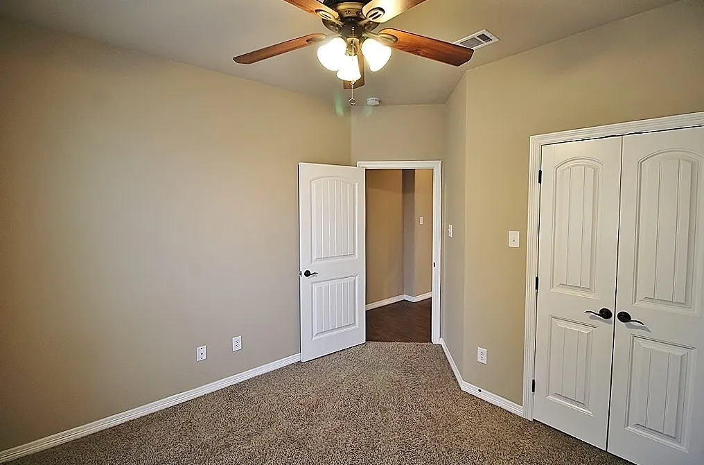 Single Family Residence For Rent in Ellis County , 122 Sierra Drive, Waxahachie, Texas 75167, 3 Bedroom, 2 Bathroom, 2 Garage spaces, 1,697 Sqft, built in 2012, mls#21355422, Real Estate Agent in Waxahachie, Homes For Rent in Ellis county, Homes For Rent in Waxahachie, Realtor in Waxahachie Texas, Real Estate Brokerage Independent Realty Texas, Luminita Cordes Realtor