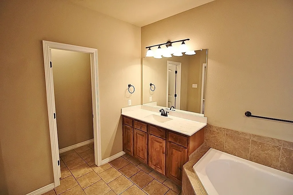 Single Family Residence For Rent in Ellis County , 122 Sierra Drive, Waxahachie, Texas 75167, 3 Bedroom, 2 Bathroom, 2 Garage spaces, 1,697 Sqft, built in 2012, mls#21355422, Real Estate Agent in Waxahachie, Homes For Rent in Ellis county, Homes For Rent in Waxahachie, Realtor in Waxahachie Texas, Real Estate Brokerage Independent Realty Texas, Luminita Cordes Realtor