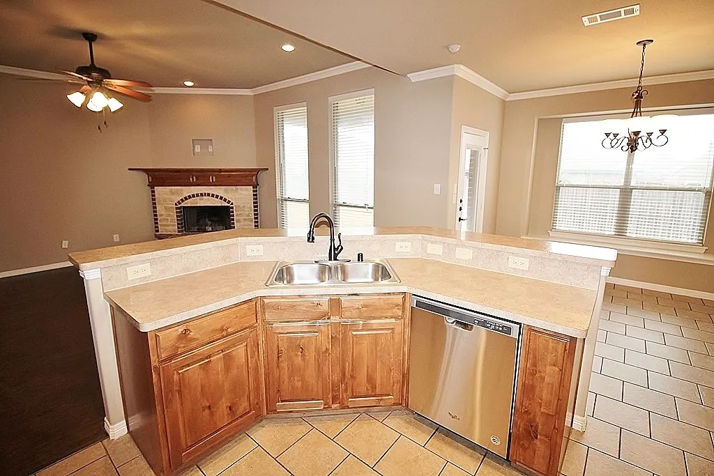 Single Family Residence For Rent in Ellis County , 122 Sierra Drive, Waxahachie, Texas 75167, 3 Bedroom, 2 Bathroom, 2 Garage spaces, 1,697 Sqft, built in 2012, mls#21355422, Real Estate Agent in Waxahachie, Homes For Rent in Ellis county, Homes For Rent in Waxahachie, Realtor in Waxahachie Texas, Real Estate Brokerage Independent Realty Texas, Luminita Cordes Realtor