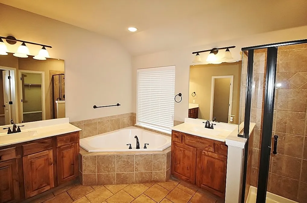 Single Family Residence For Rent in Ellis County , 122 Sierra Drive, Waxahachie, Texas 75167, 3 Bedroom, 2 Bathroom, 2 Garage spaces, 1,697 Sqft, built in 2012, mls#21355422, Real Estate Agent in Waxahachie, Homes For Rent in Ellis county, Homes For Rent in Waxahachie, Realtor in Waxahachie Texas, Real Estate Brokerage Independent Realty Texas, Luminita Cordes Realtor