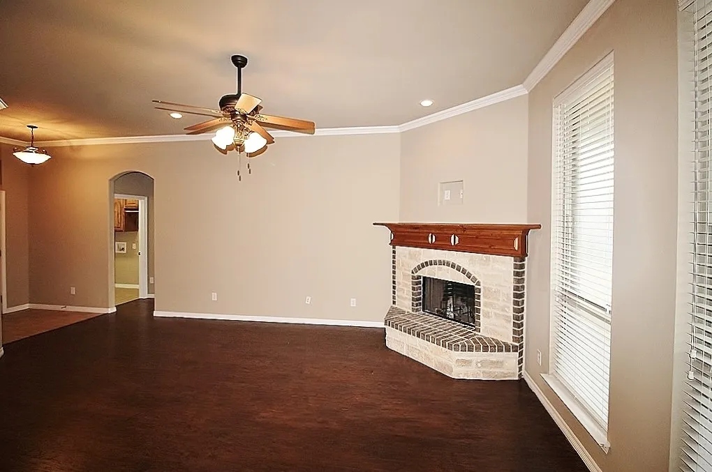 Single Family Residence For Rent in Ellis County , 122 Sierra Drive, Waxahachie, Texas 75167, 3 Bedroom, 2 Bathroom, 2 Garage spaces, 1,697 Sqft, built in 2012, mls#21355422, Real Estate Agent in Waxahachie, Homes For Rent in Ellis county, Homes For Rent in Waxahachie, Realtor in Waxahachie Texas, Real Estate Brokerage Independent Realty Texas, Luminita Cordes Realtor