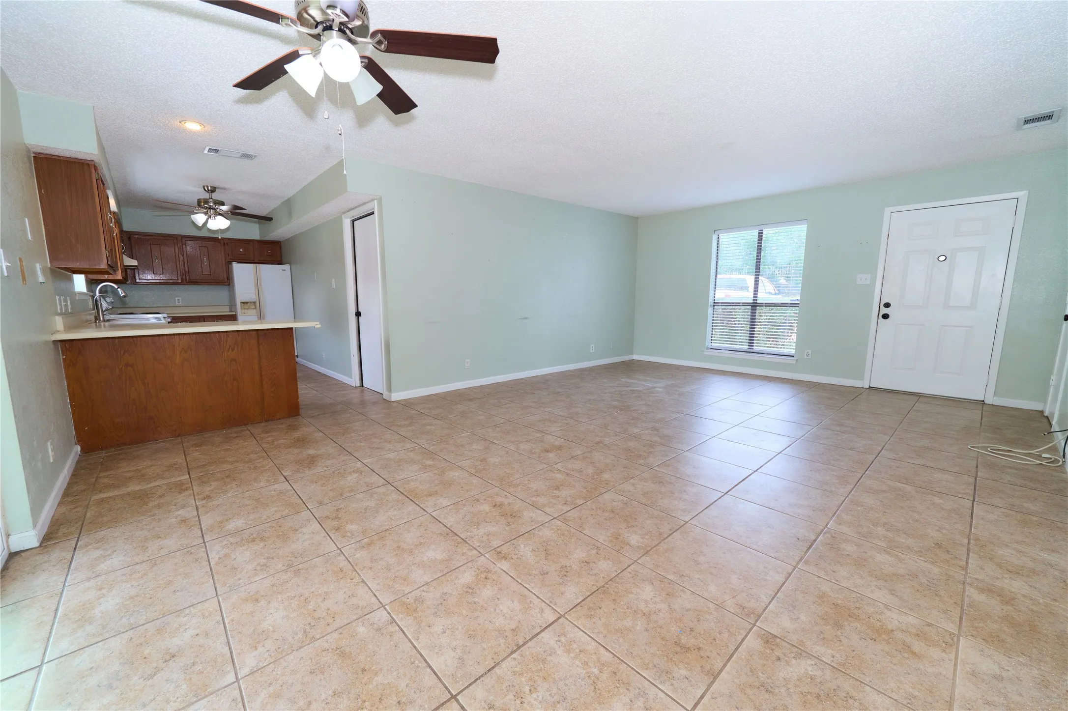 Single Family Residence For Sale in Rockwall County , 813 Loganwood Drive, Royse City, Texas 75189, 2 Bedroom, 2 Bathroom, 1 Garage spaces, 1,070 Sqft, built in 1984, mls#21355330, Real Estate Agent in Royse City, Homes For Sale in Rockwall county, Homes For Sale in Royse City, Realtor in Royse City Texas, Real Estate Brokerage Independent Realty Texas, Luminita Cordes Realtor