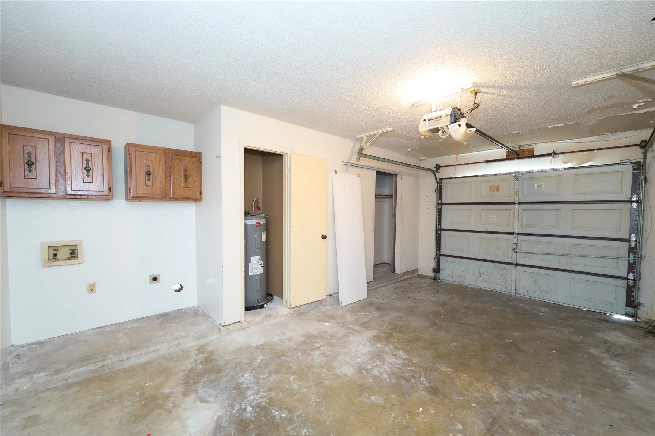 Single Family Residence For Sale in Rockwall County , 813 Loganwood Drive, Royse City, Texas 75189, 2 Bedroom, 2 Bathroom, 1 Garage spaces, 1,070 Sqft, built in 1984, mls#21355330, Real Estate Agent in Royse City, Homes For Sale in Rockwall county, Homes For Sale in Royse City, Realtor in Royse City Texas, Real Estate Brokerage Independent Realty Texas, Luminita Cordes Realtor