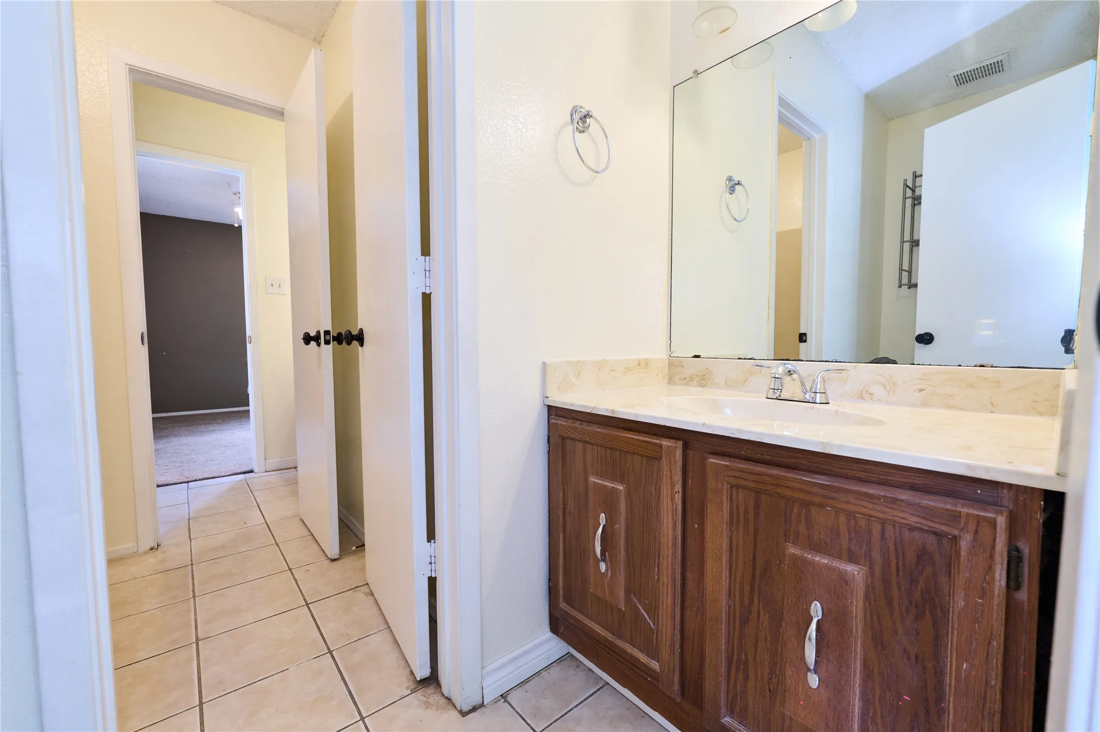 Single Family Residence For Sale in Rockwall County , 813 Loganwood Drive, Royse City, Texas 75189, 2 Bedroom, 2 Bathroom, 1 Garage spaces, 1,070 Sqft, built in 1984, mls#21355330, Real Estate Agent in Royse City, Homes For Sale in Rockwall county, Homes For Sale in Royse City, Realtor in Royse City Texas, Real Estate Brokerage Independent Realty Texas, Luminita Cordes Realtor