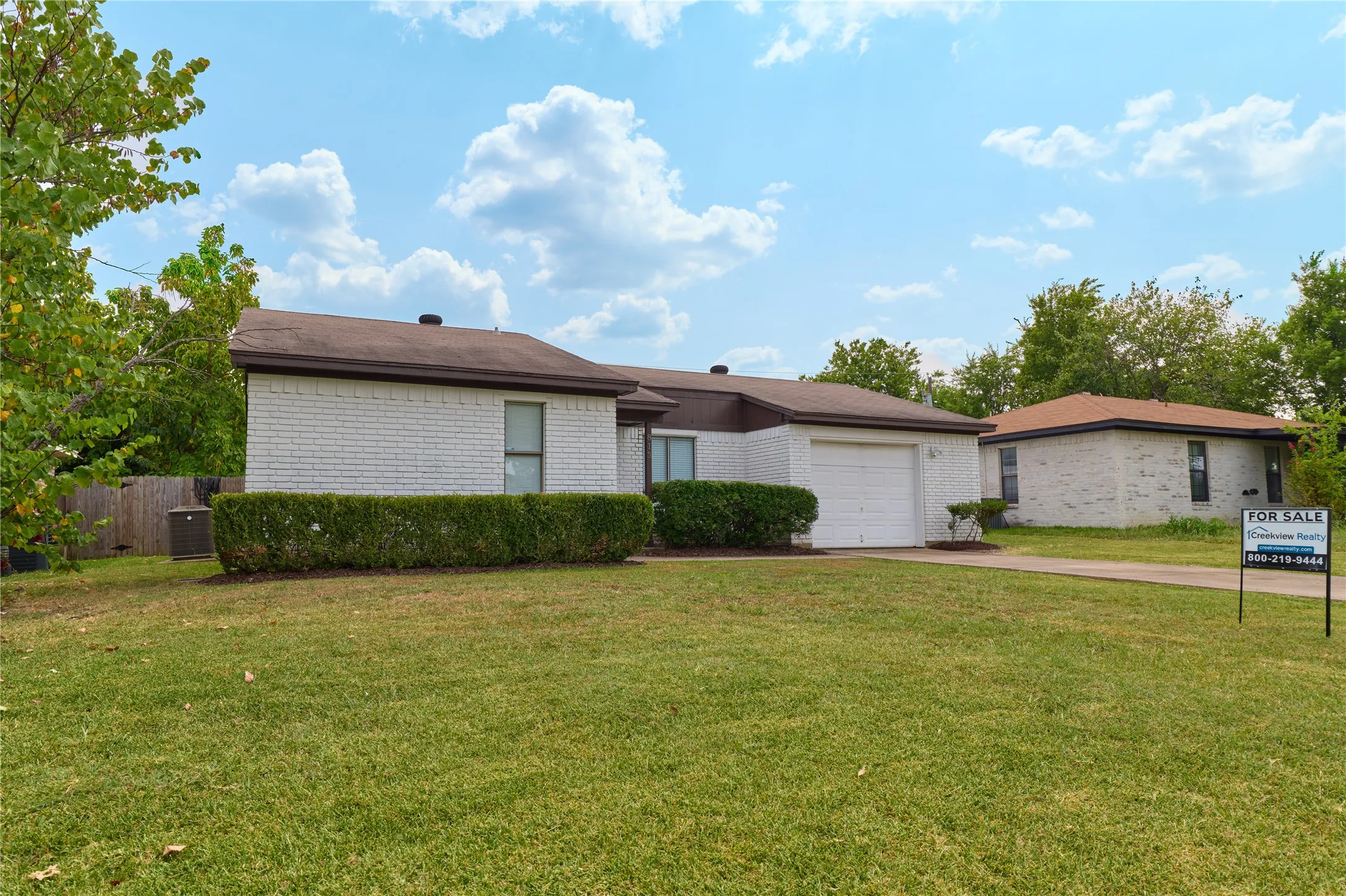 Single Family Residence For Sale in Rockwall County , 813 Loganwood Drive, Royse City, Texas 75189, 2 Bedroom, 2 Bathroom, 1 Garage spaces, 1,070 Sqft, built in 1984, mls#21355330, Real Estate Agent in Royse City, Homes For Sale in Rockwall county, Homes For Sale in Royse City, Realtor in Royse City Texas, Real Estate Brokerage Independent Realty Texas, Luminita Cordes Realtor