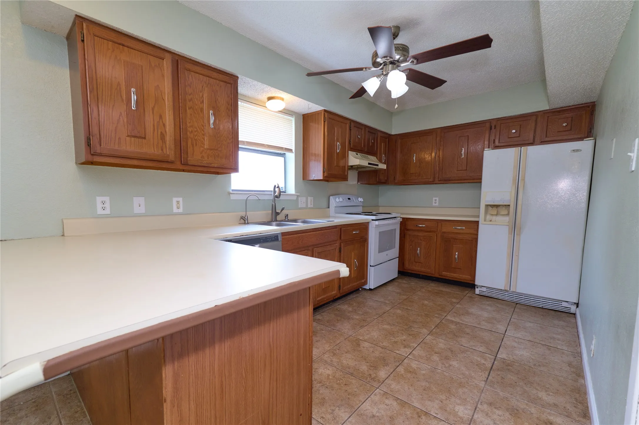 Single Family Residence For Sale in Rockwall County , 813 Loganwood Drive, Royse City, Texas 75189, 2 Bedroom, 2 Bathroom, 1 Garage spaces, 1,070 Sqft, built in 1984, mls#21355330, Real Estate Agent in Royse City, Homes For Sale in Rockwall county, Homes For Sale in Royse City, Realtor in Royse City Texas, Real Estate Brokerage Independent Realty Texas, Luminita Cordes Realtor