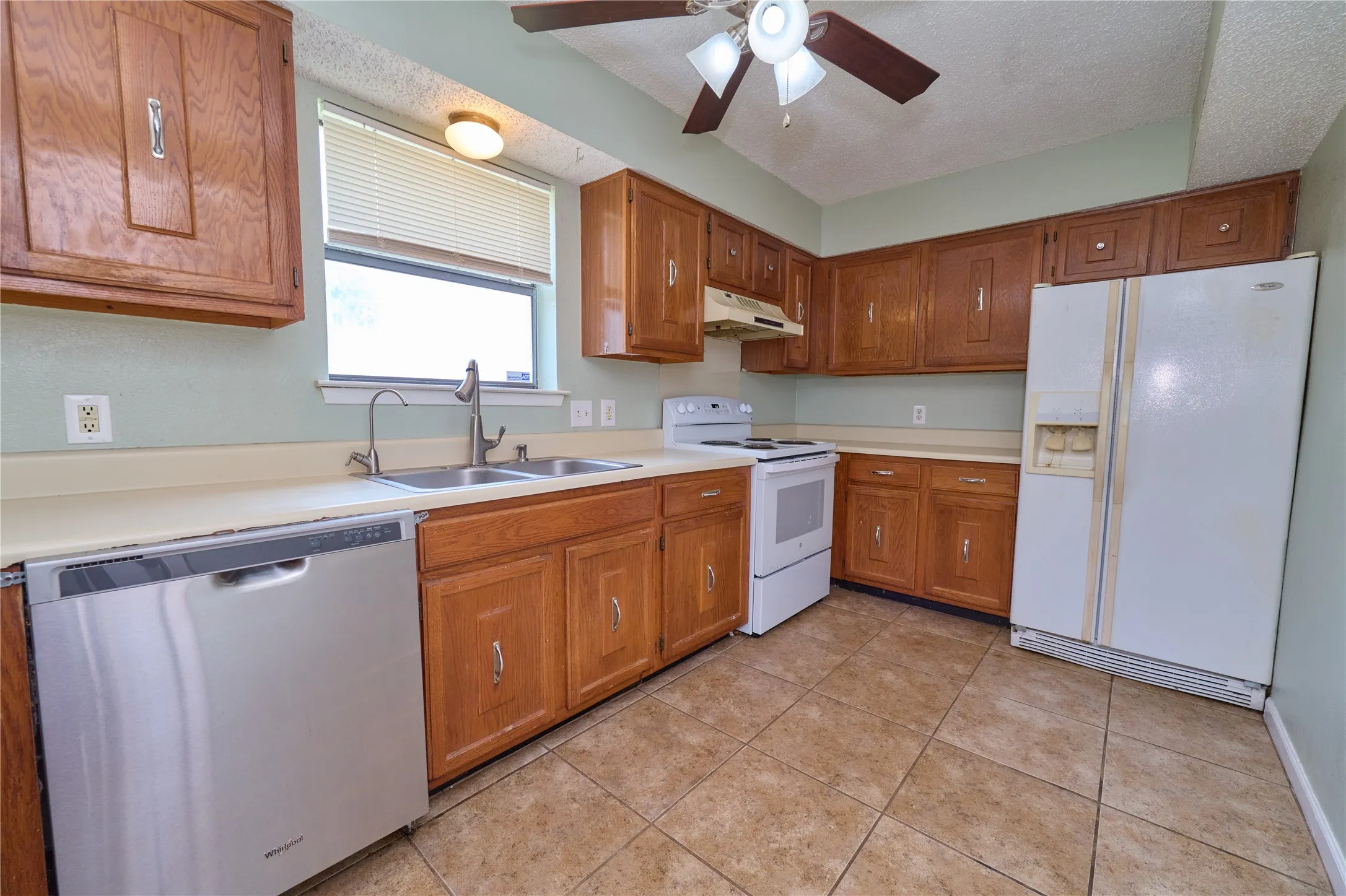 Single Family Residence For Sale in Rockwall County , 813 Loganwood Drive, Royse City, Texas 75189, 2 Bedroom, 2 Bathroom, 1 Garage spaces, 1,070 Sqft, built in 1984, mls#21355330, Real Estate Agent in Royse City, Homes For Sale in Rockwall county, Homes For Sale in Royse City, Realtor in Royse City Texas, Real Estate Brokerage Independent Realty Texas, Luminita Cordes Realtor
