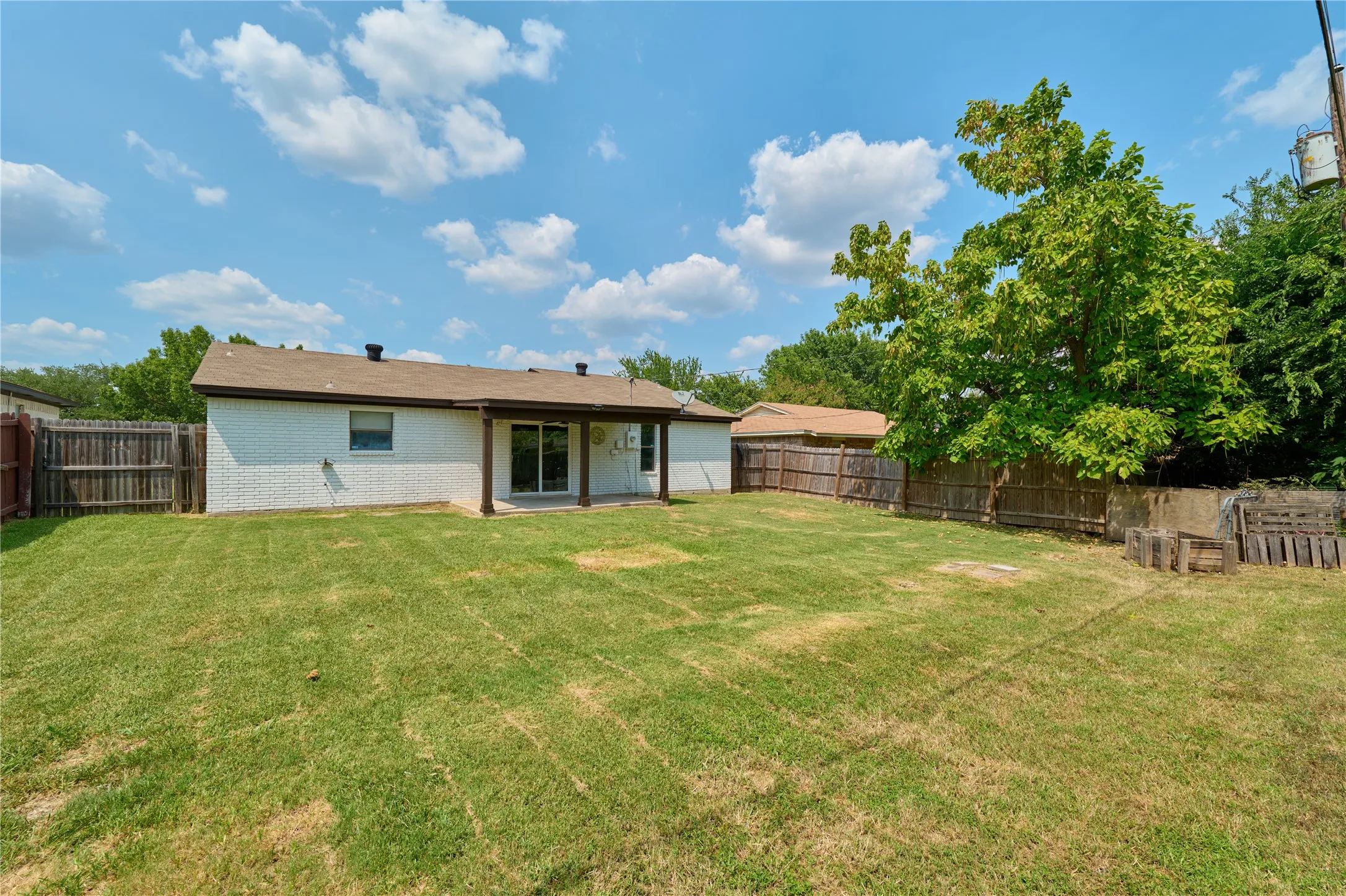 Single Family Residence For Sale in Rockwall County , 813 Loganwood Drive, Royse City, Texas 75189, 2 Bedroom, 2 Bathroom, 1 Garage spaces, 1,070 Sqft, built in 1984, mls#21355330, Real Estate Agent in Royse City, Homes For Sale in Rockwall county, Homes For Sale in Royse City, Realtor in Royse City Texas, Real Estate Brokerage Independent Realty Texas, Luminita Cordes Realtor