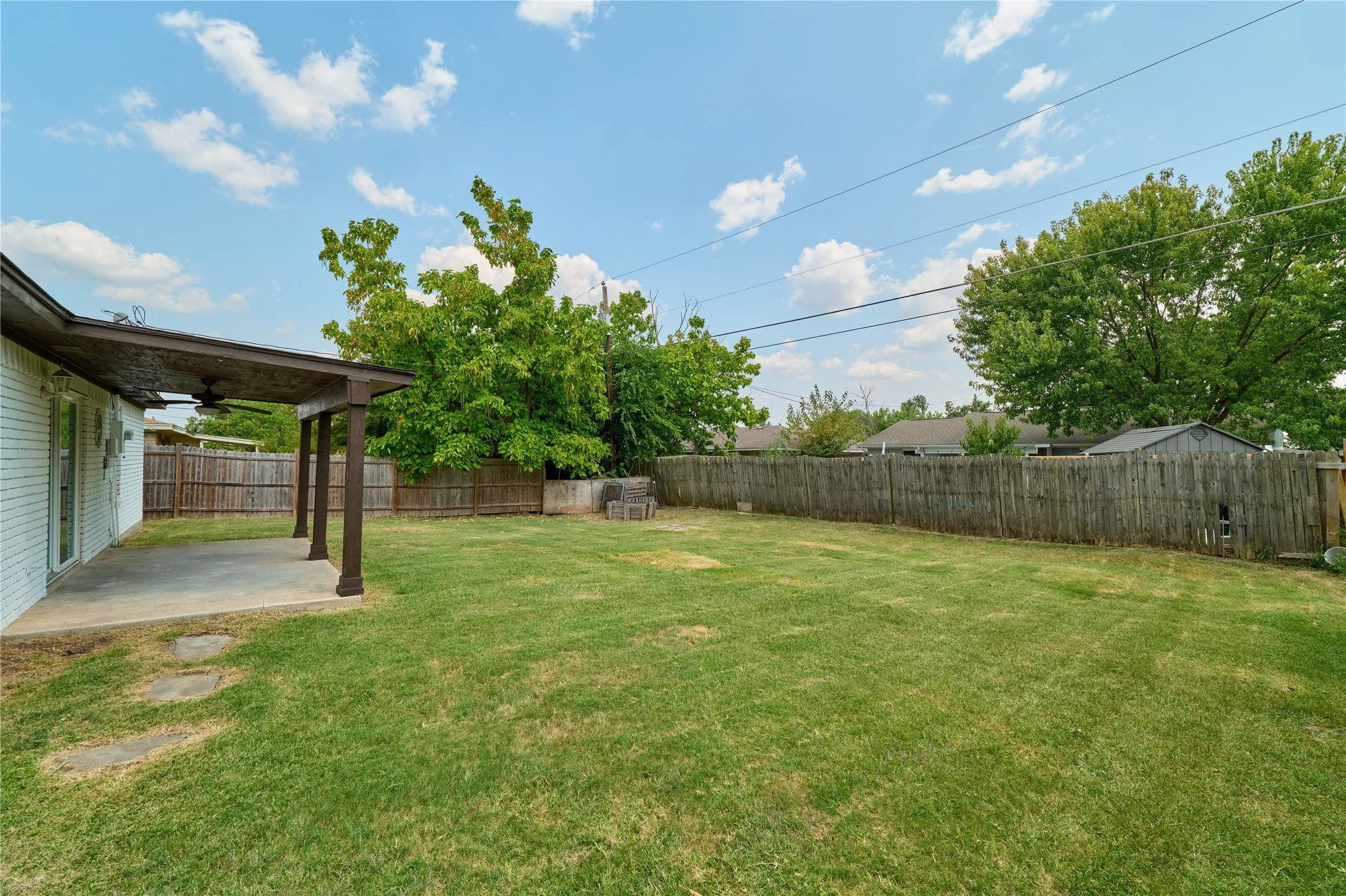 Single Family Residence For Sale in Rockwall County , 813 Loganwood Drive, Royse City, Texas 75189, 2 Bedroom, 2 Bathroom, 1 Garage spaces, 1,070 Sqft, built in 1984, mls#21355330, Real Estate Agent in Royse City, Homes For Sale in Rockwall county, Homes For Sale in Royse City, Realtor in Royse City Texas, Real Estate Brokerage Independent Realty Texas, Luminita Cordes Realtor