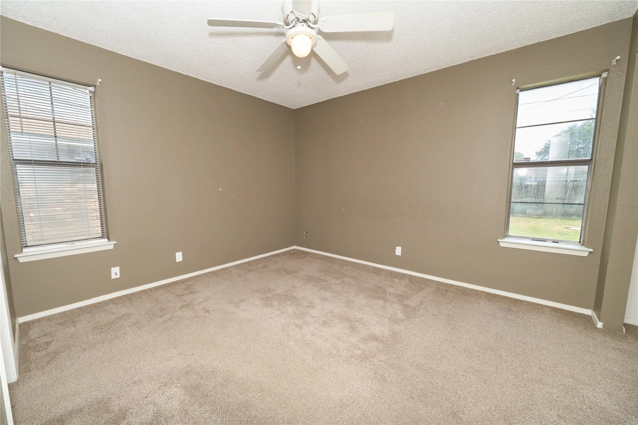 Single Family Residence For Sale in Rockwall County , 813 Loganwood Drive, Royse City, Texas 75189, 2 Bedroom, 2 Bathroom, 1 Garage spaces, 1,070 Sqft, built in 1984, mls#21355330, Real Estate Agent in Royse City, Homes For Sale in Rockwall county, Homes For Sale in Royse City, Realtor in Royse City Texas, Real Estate Brokerage Independent Realty Texas, Luminita Cordes Realtor