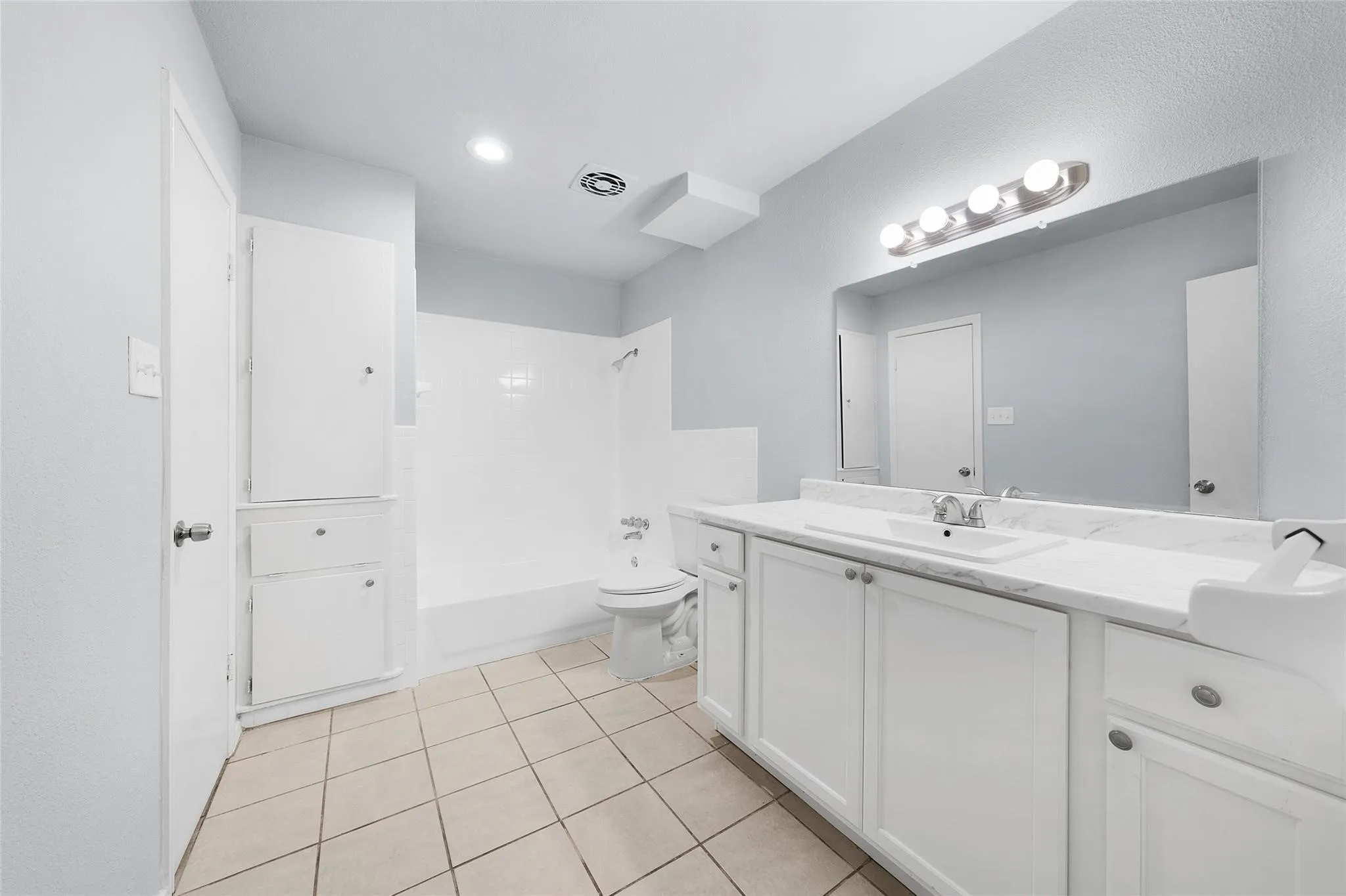 Quadruplex For Rent in Hopkins County , 253 Locust Street S 2N, Sulphur Springs, Texas 75482, 2 Bedroom, 1 Bathroom, Garage spaces, 944 Sqft, built in 1965, Price $1,050, mls#21355424, Real Estate Agent in Sulphur Springs, Homes For Rent in Hopkins county, Homes For Rent in Sulphur Springs, Realtor in Sulphur Springs Texas, Real Estate Brokerage Independent Realty Texas, Luminita Cordes Realtor