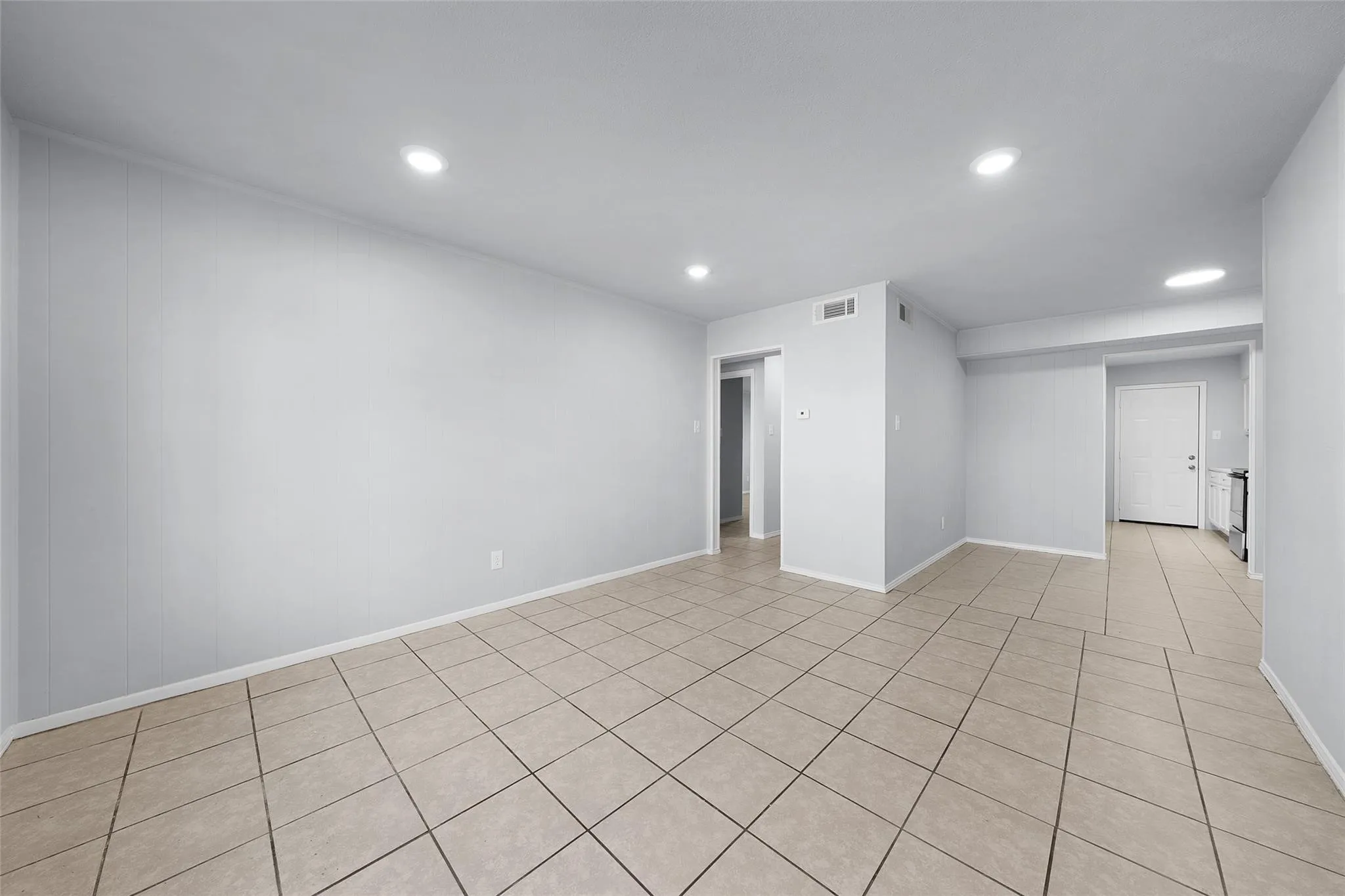 Quadruplex For Rent in Hopkins County , 253 Locust Street S 2N, Sulphur Springs, Texas 75482, 2 Bedroom, 1 Bathroom, Garage spaces, 944 Sqft, built in 1965, Price $1,050, mls#21355424, Real Estate Agent in Sulphur Springs, Homes For Rent in Hopkins county, Homes For Rent in Sulphur Springs, Realtor in Sulphur Springs Texas, Real Estate Brokerage Independent Realty Texas, Luminita Cordes Realtor