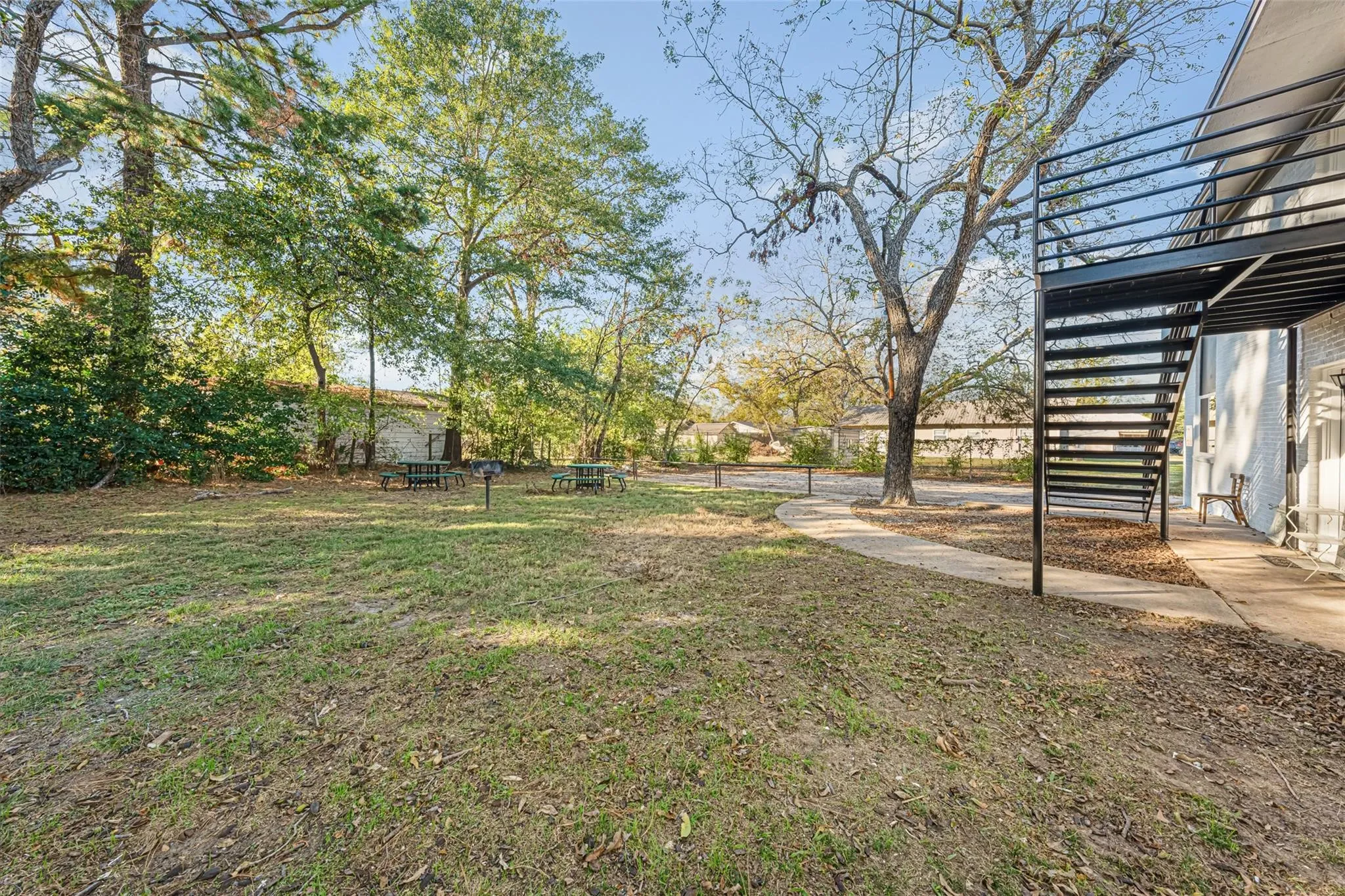 Quadruplex For Rent in Hopkins County , 253 Locust Street S 2N, Sulphur Springs, Texas 75482, 2 Bedroom, 1 Bathroom, Garage spaces, 944 Sqft, built in 1965, Price $1,050, mls#21355424, Real Estate Agent in Sulphur Springs, Homes For Rent in Hopkins county, Homes For Rent in Sulphur Springs, Realtor in Sulphur Springs Texas, Real Estate Brokerage Independent Realty Texas, Luminita Cordes Realtor