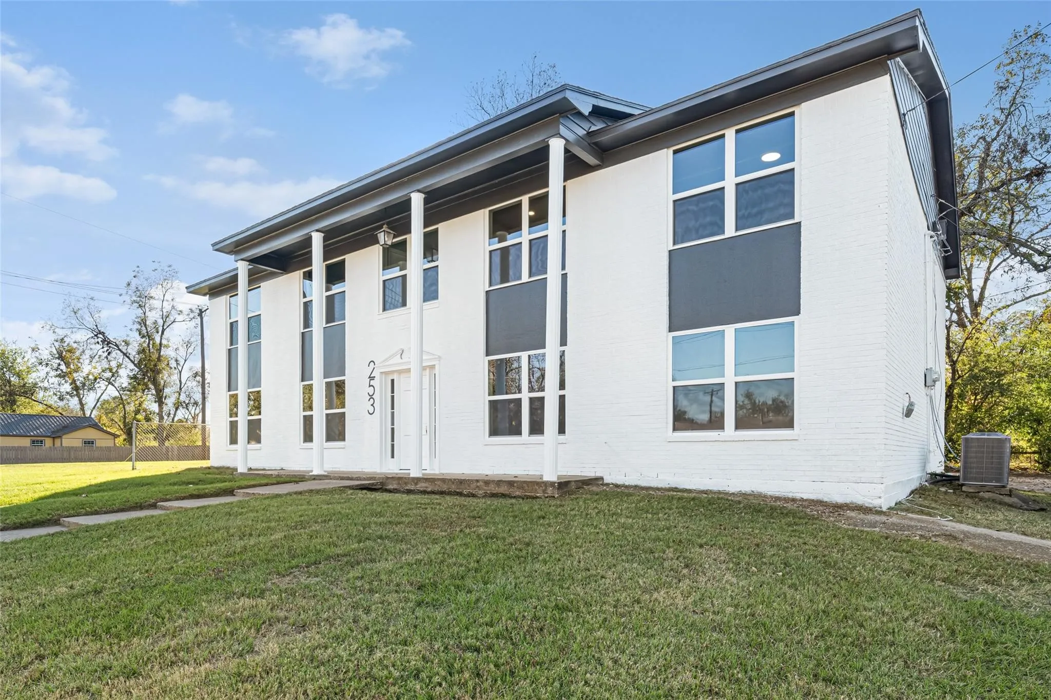 Quadruplex For Rent in Hopkins County , 253 Locust Street S 2N, Sulphur Springs, Texas 75482, 2 Bedroom, 1 Bathroom, Garage spaces, 944 Sqft, built in 1965, Price $1,050, mls#21355424, Real Estate Agent in Sulphur Springs, Homes For Rent in Hopkins county, Homes For Rent in Sulphur Springs, Realtor in Sulphur Springs Texas, Real Estate Brokerage Independent Realty Texas, Luminita Cordes Realtor