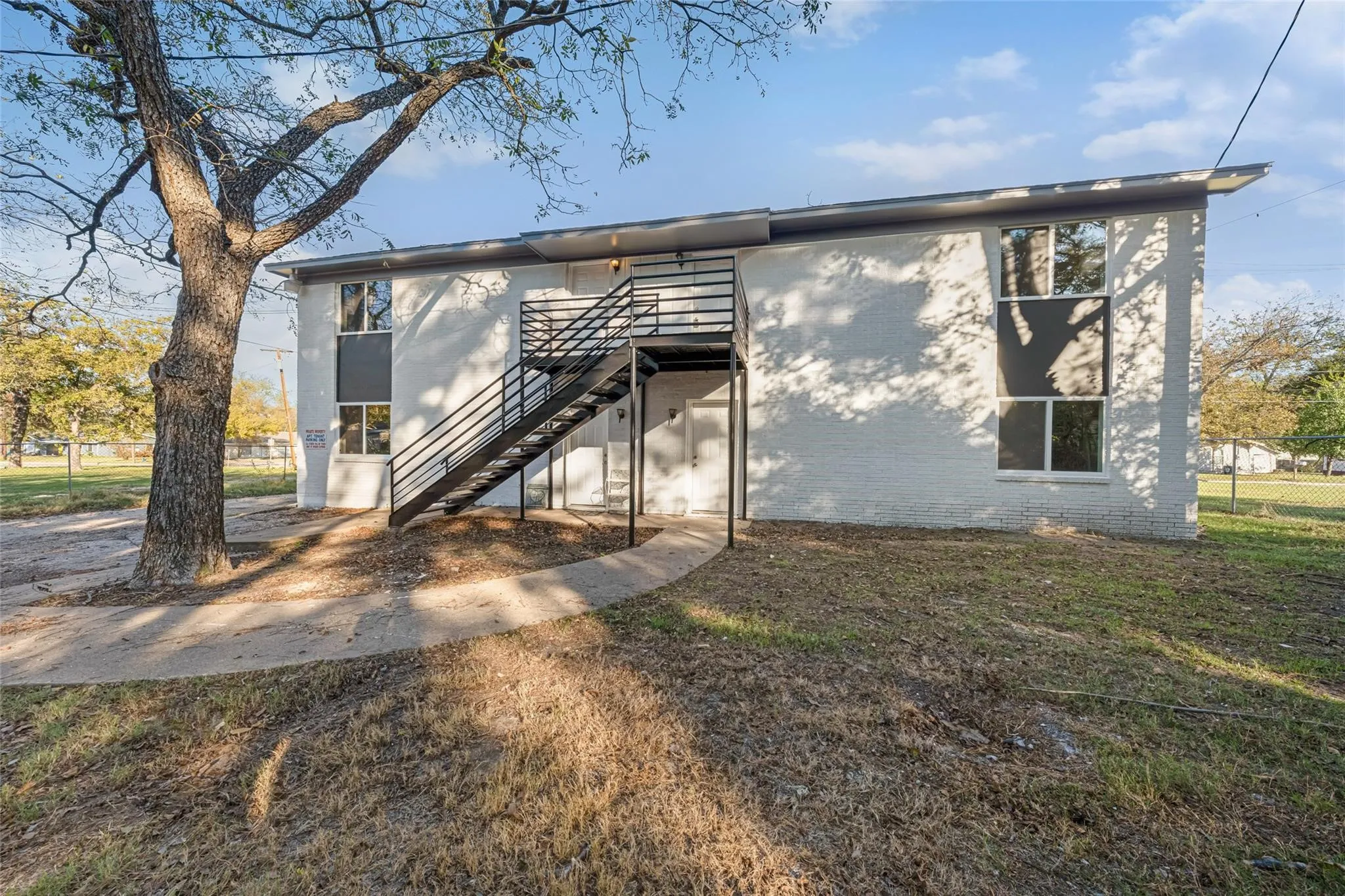 Quadruplex For Rent in Hopkins County , 253 Locust Street S 2N, Sulphur Springs, Texas 75482, 2 Bedroom, 1 Bathroom, Garage spaces, 944 Sqft, built in 1965, Price $1,050, mls#21355424, Real Estate Agent in Sulphur Springs, Homes For Rent in Hopkins county, Homes For Rent in Sulphur Springs, Realtor in Sulphur Springs Texas, Real Estate Brokerage Independent Realty Texas, Luminita Cordes Realtor