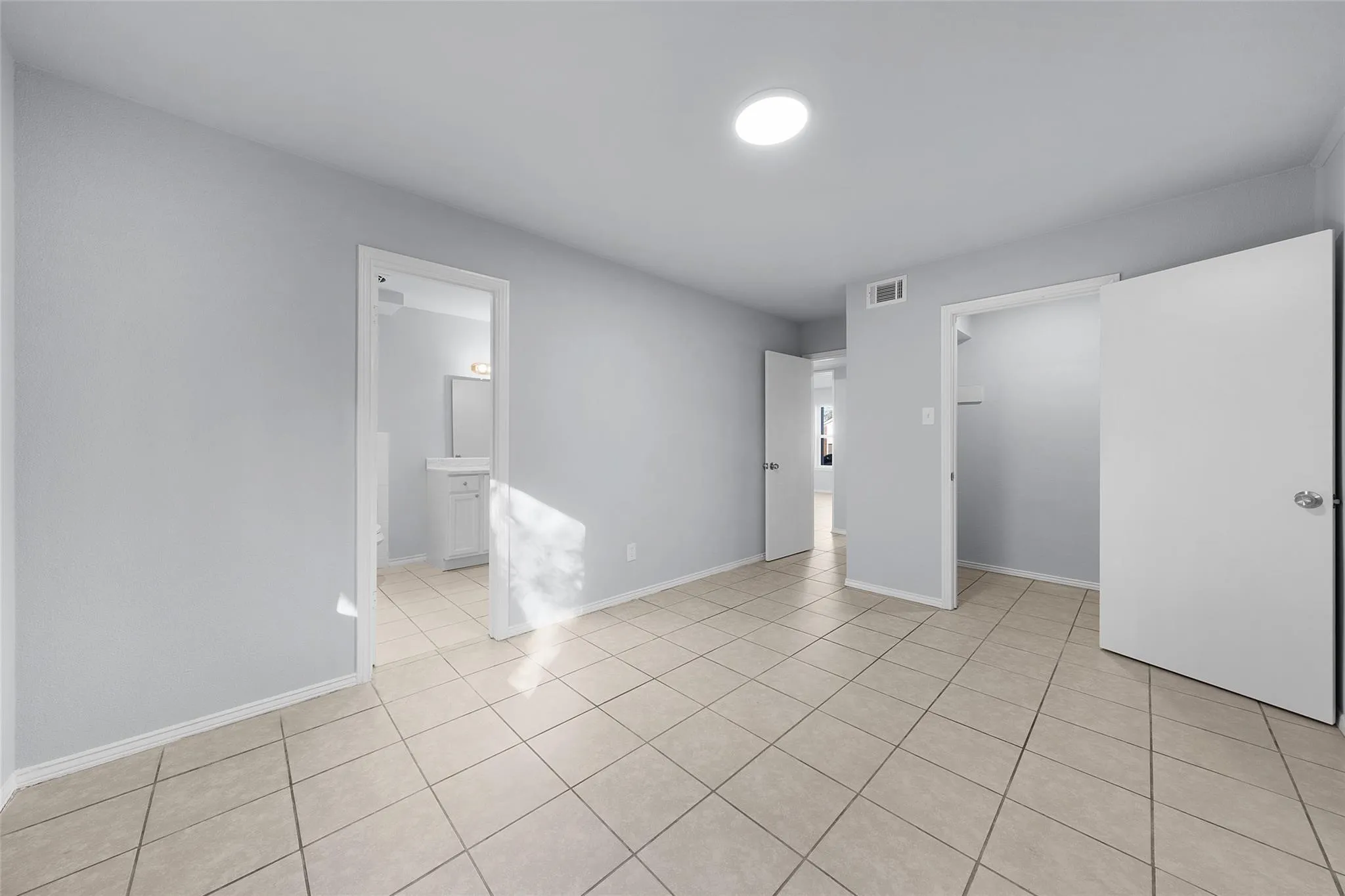 Quadruplex For Rent in Hopkins County , 253 Locust Street S 2N, Sulphur Springs, Texas 75482, 2 Bedroom, 1 Bathroom, Garage spaces, 944 Sqft, built in 1965, Price $1,050, mls#21355424, Real Estate Agent in Sulphur Springs, Homes For Rent in Hopkins county, Homes For Rent in Sulphur Springs, Realtor in Sulphur Springs Texas, Real Estate Brokerage Independent Realty Texas, Luminita Cordes Realtor